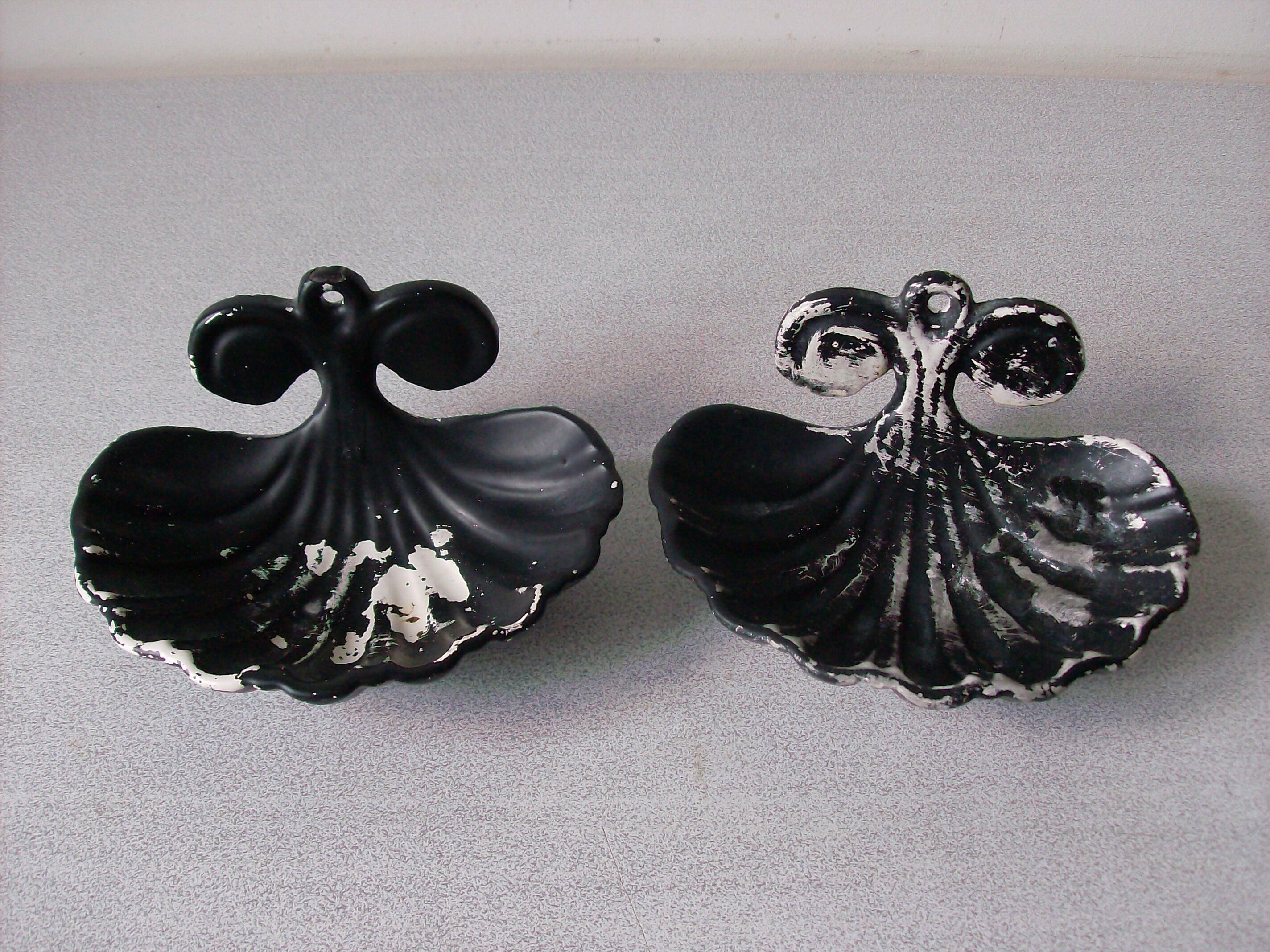 Set of 2 old soap holders cast iron shell 13 cm