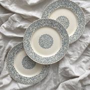 3 assiettes plates en terre de fer "Renaissance" Creil et Montereau
