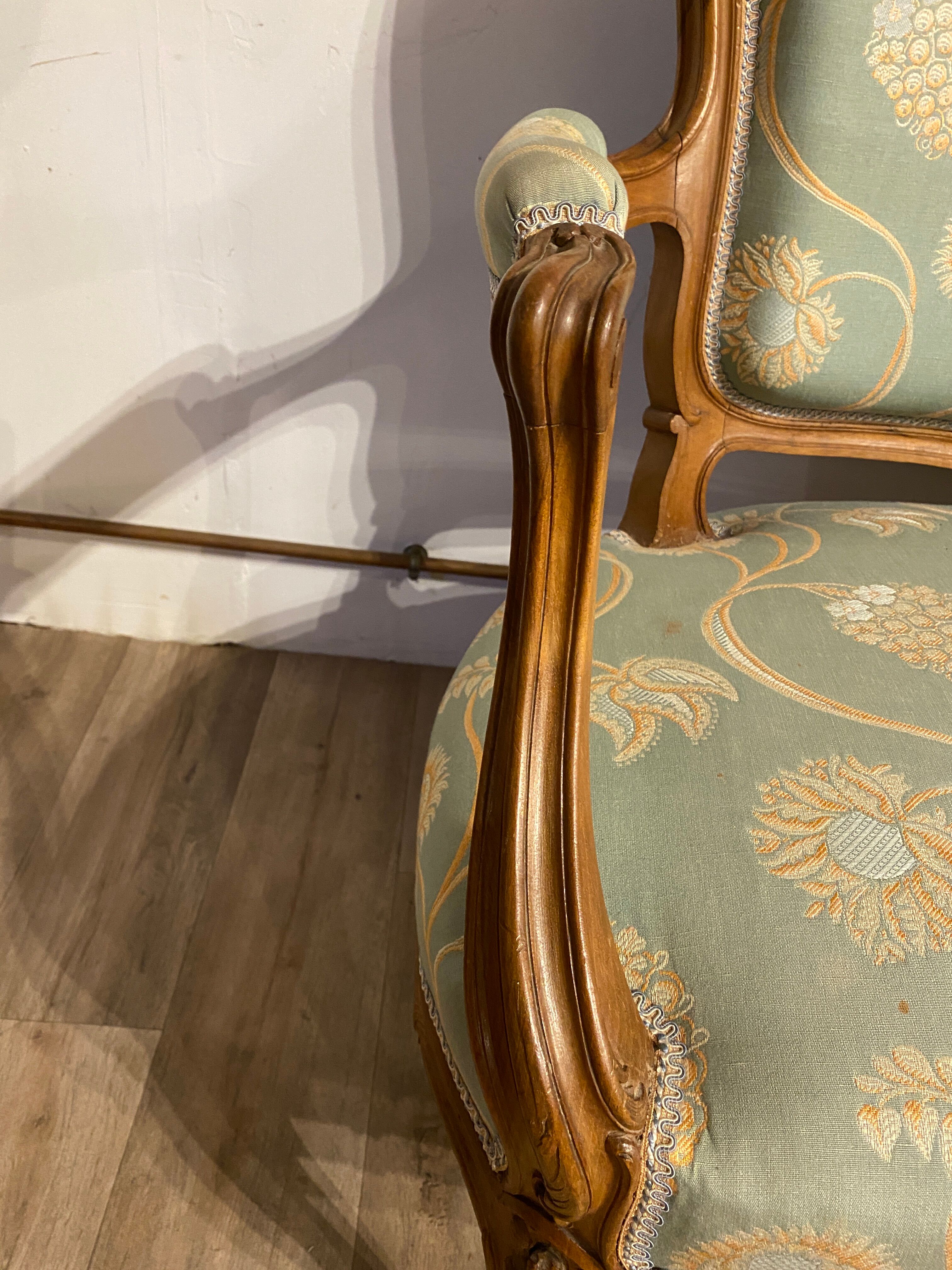Walnut sofa style louis XV
