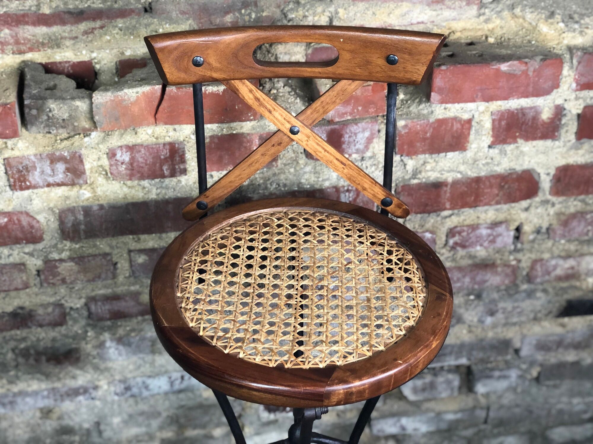 Bar chairs/stool (4) made of wood and wrought iron canned seats