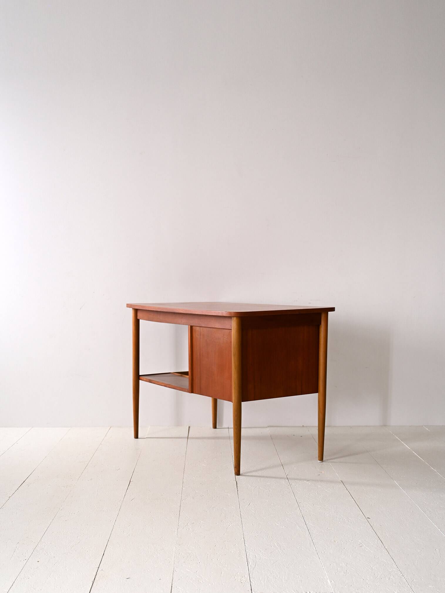 Nordic desk with drawers