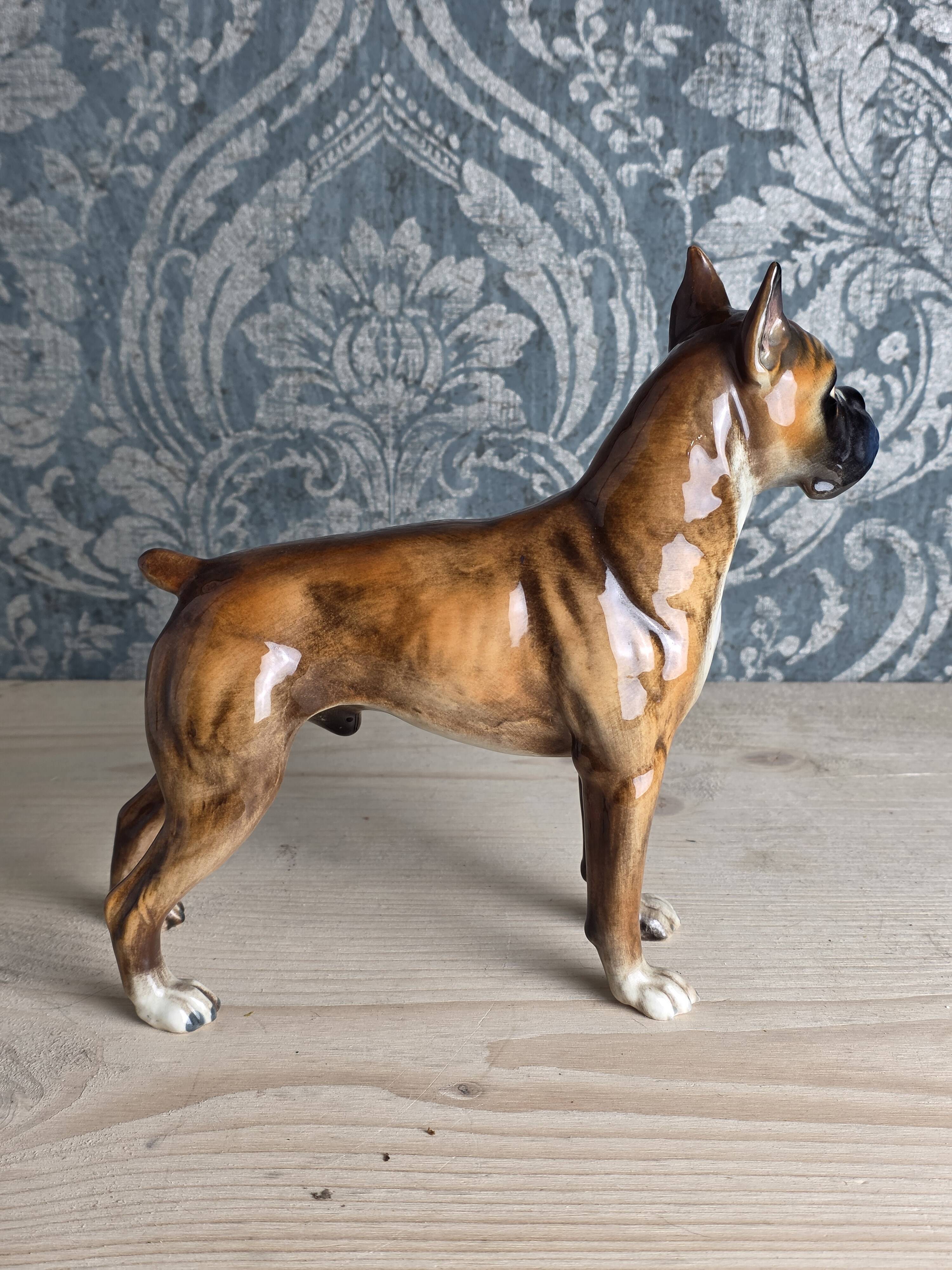 Chien Boxer en porcelaine, Goebel, Allemagne, 1973