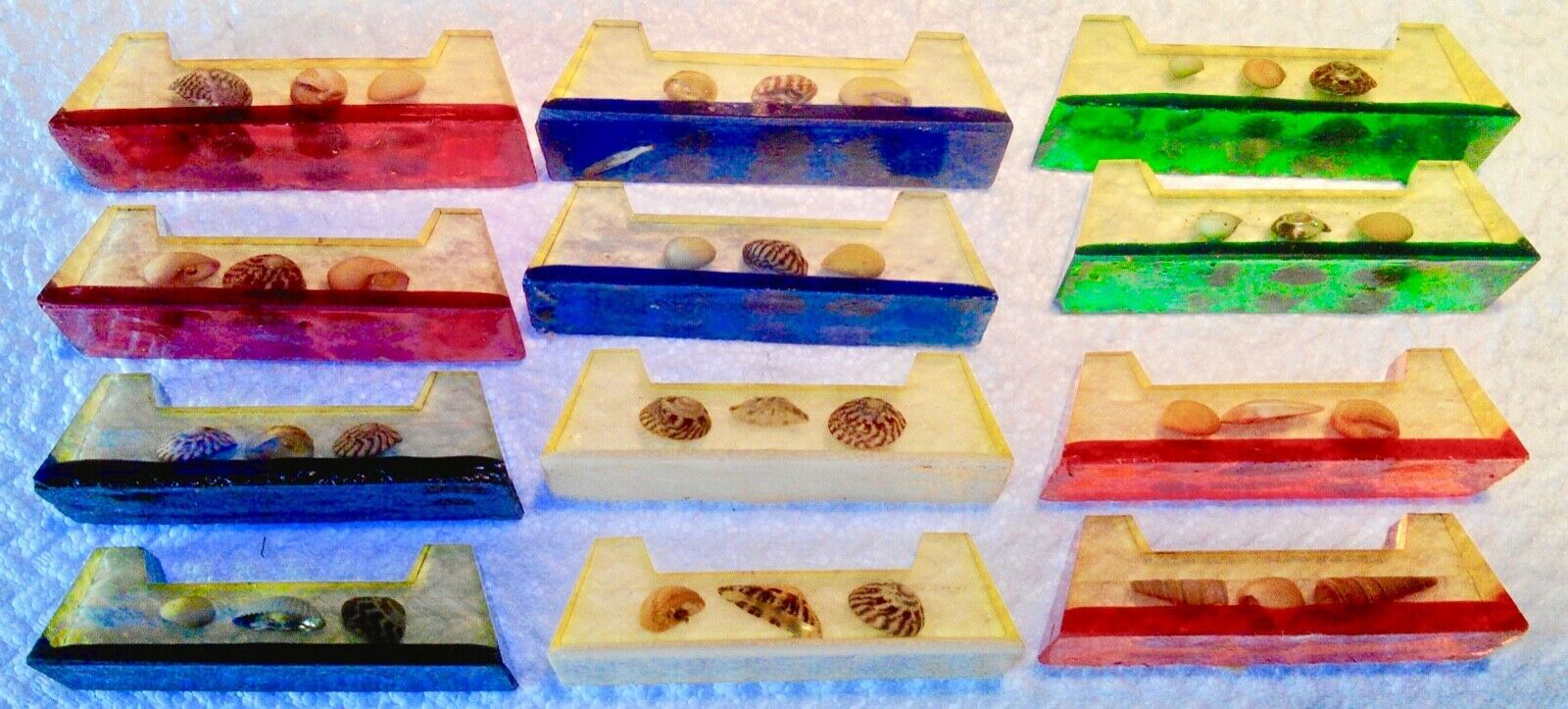 12 old holder- resin knives inclusion vintage shells 60/70