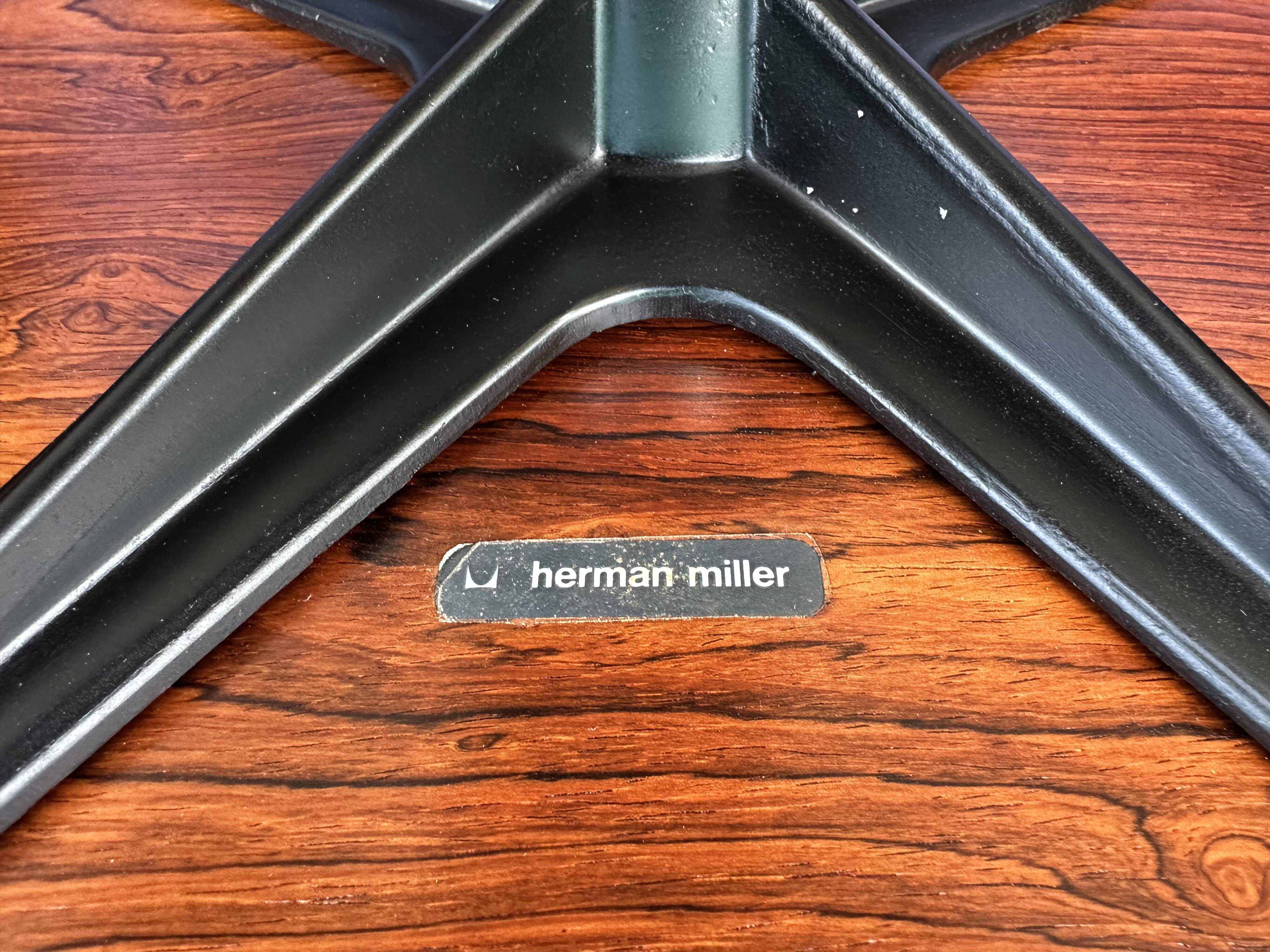 Fauteuil Lounge et ottoman Herman Miller Charles & Ray Eames, palissandre