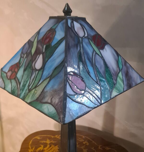 Lampe en verre cloisonné style Tiffany, vers 1975-85