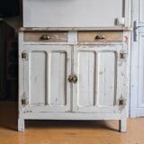 Buffet parisien vintage dans sa peinture d’origine patinée.