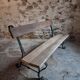 Banc de jardin ancien avec base en fer forgé et assise en chêne