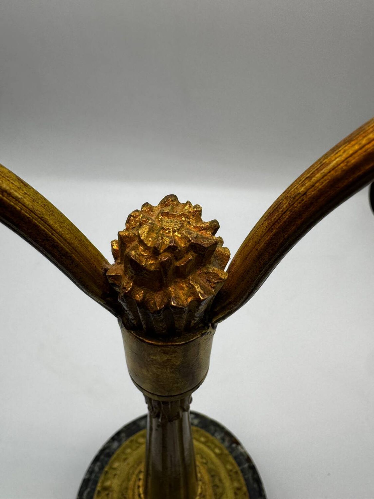 Antique lamp known as a lyre in bronze and marble from the late 19th century.