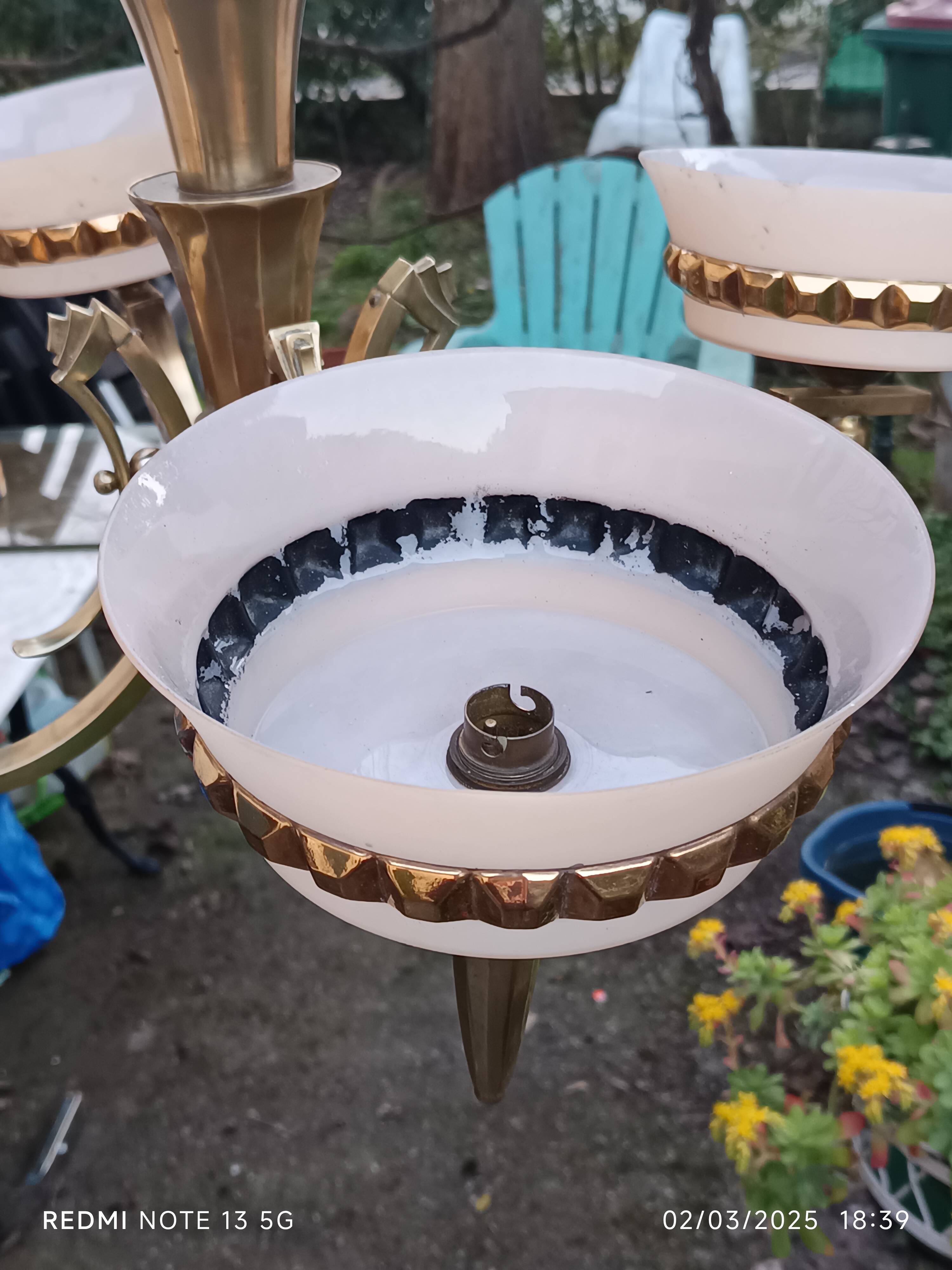 Art Deco chandelier with 4 lights in bronze and opaline.