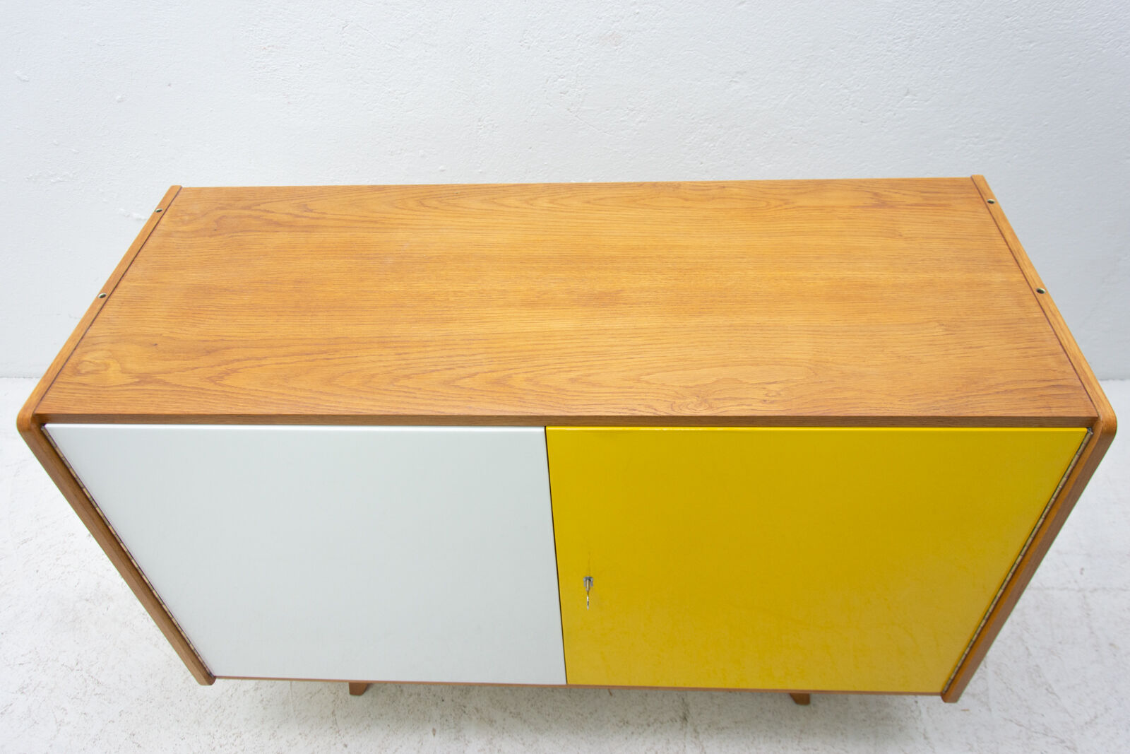 Buffet U-450 par Jiří Jiroutek années 1960 Tchécoslovaquie