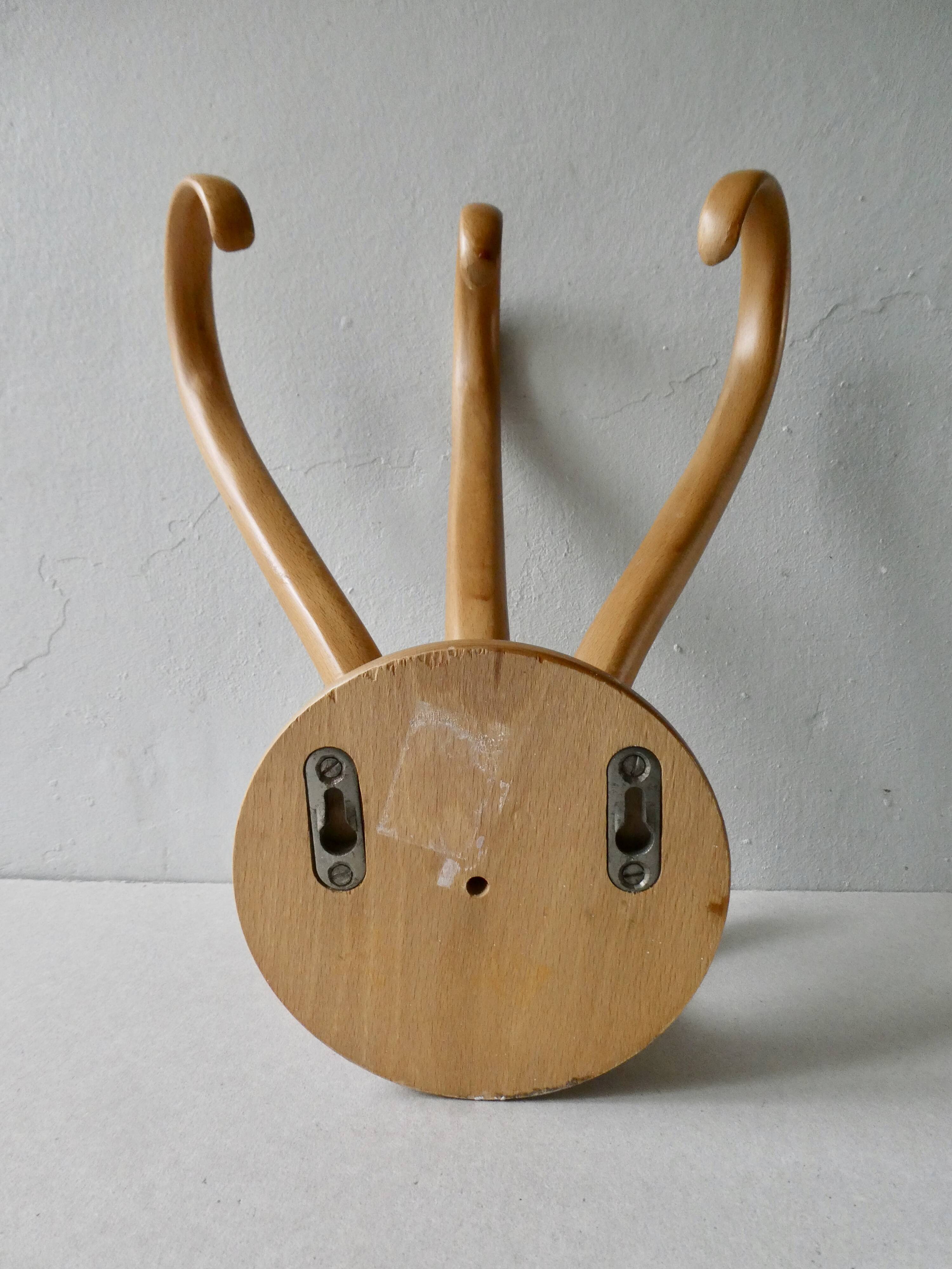 Bistro coat holder with curved wooden pads