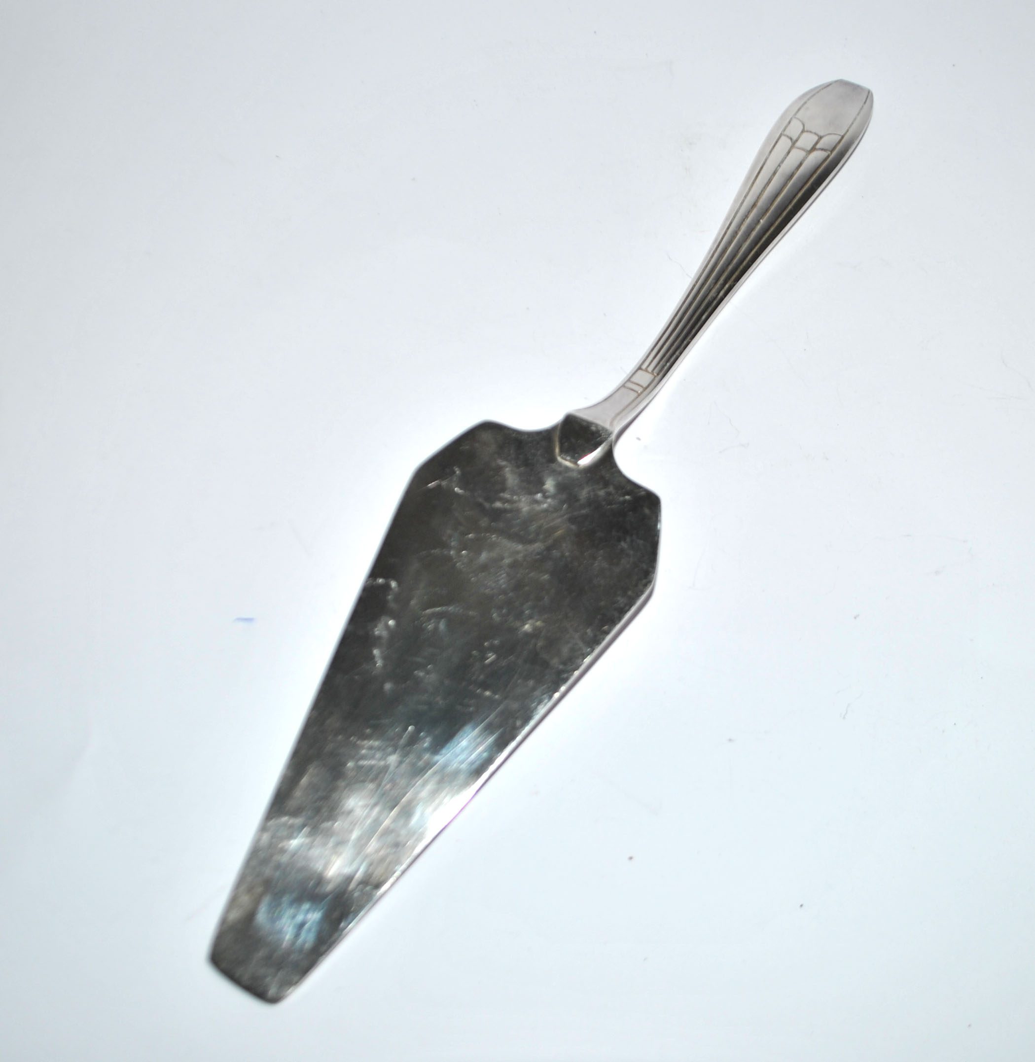 Modernist pie server Silverware Art Deco hallmark silversmith SA Lys