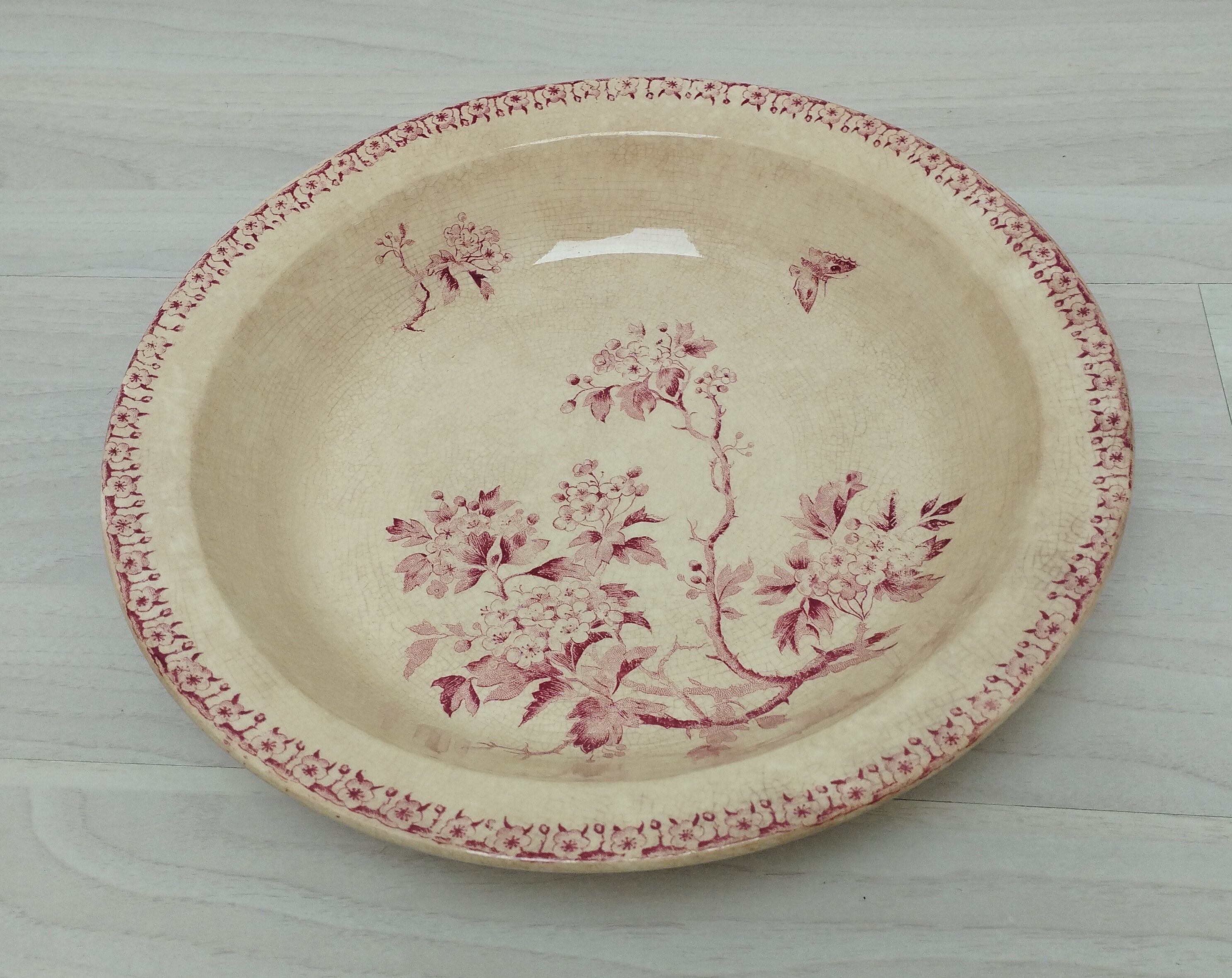 Hollow dish in Gien ironstone, Aubépine rose model