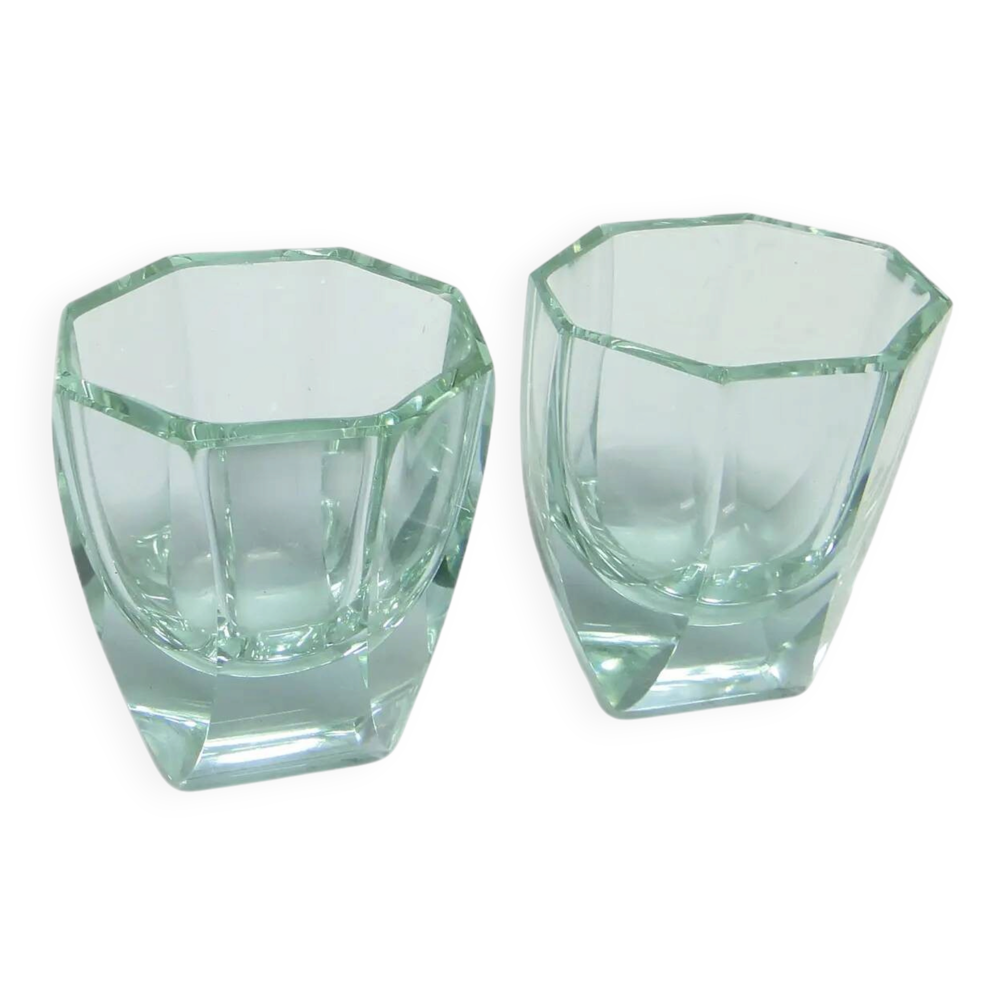 Paire de verres Art Déco, verre turquoise, Tchécoslovaquie, années 1930.