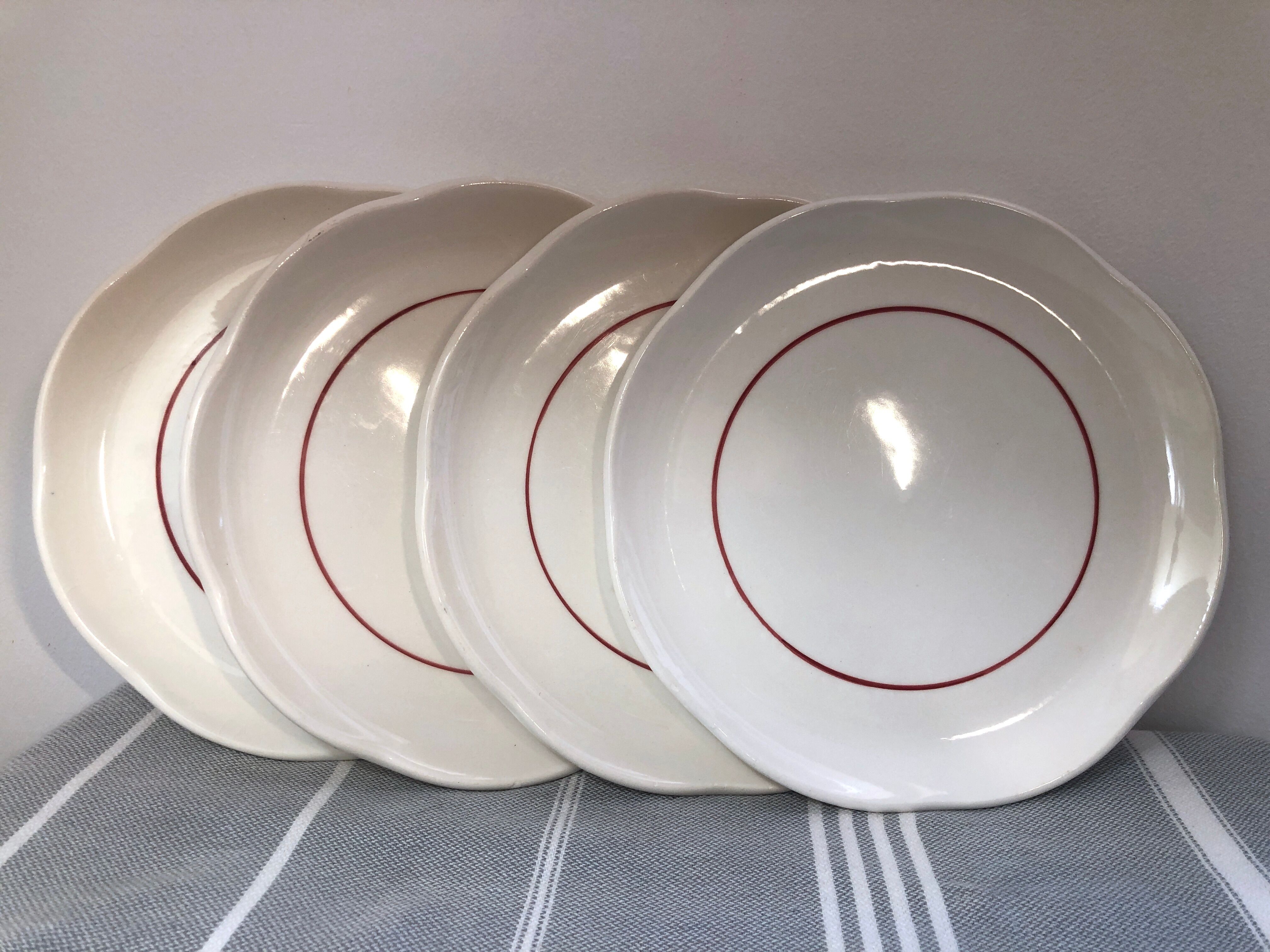 Hollow plates and vintage dessert Cream Raspberry Line