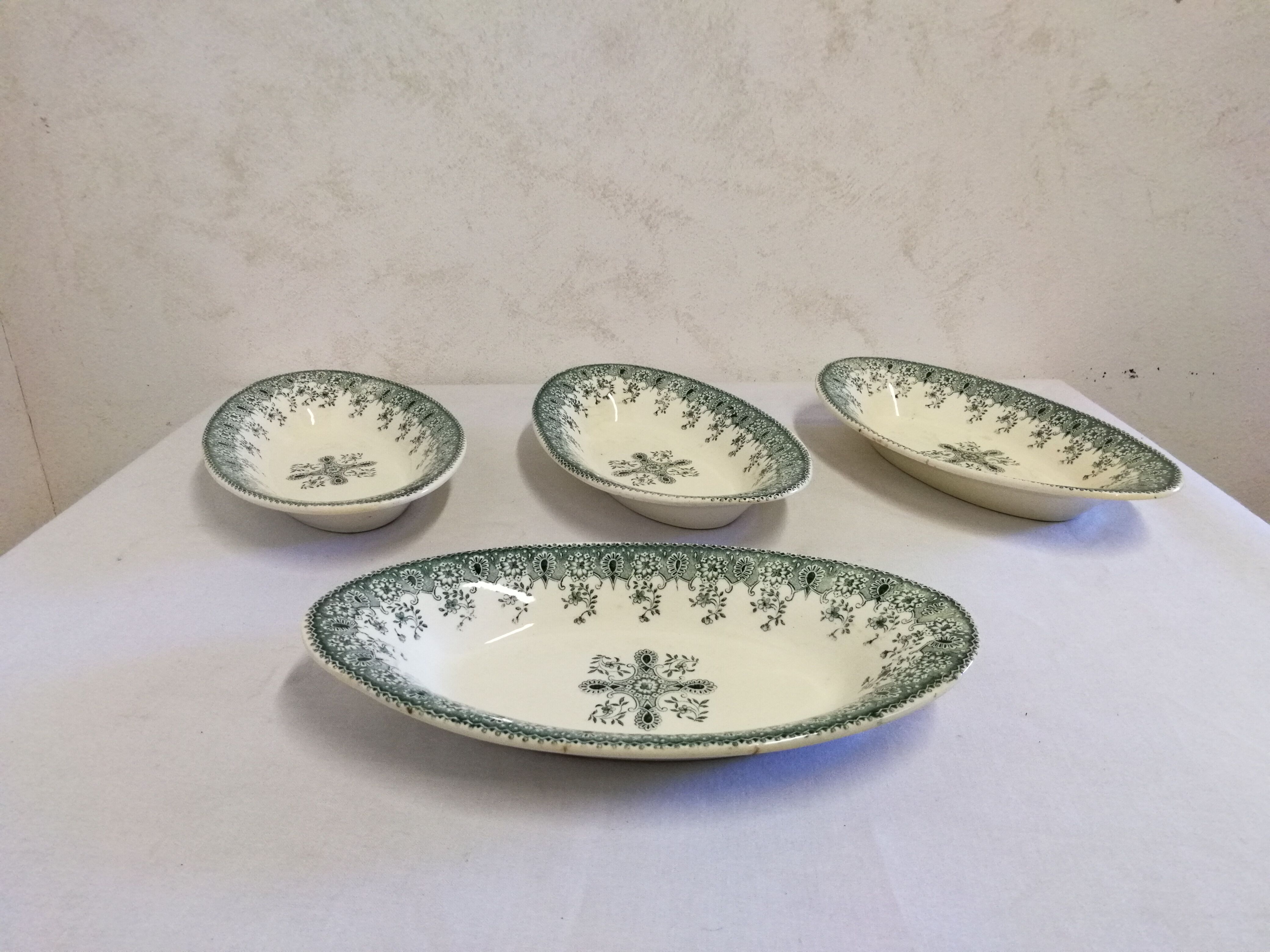 Old raviers, small dishes oval armer
