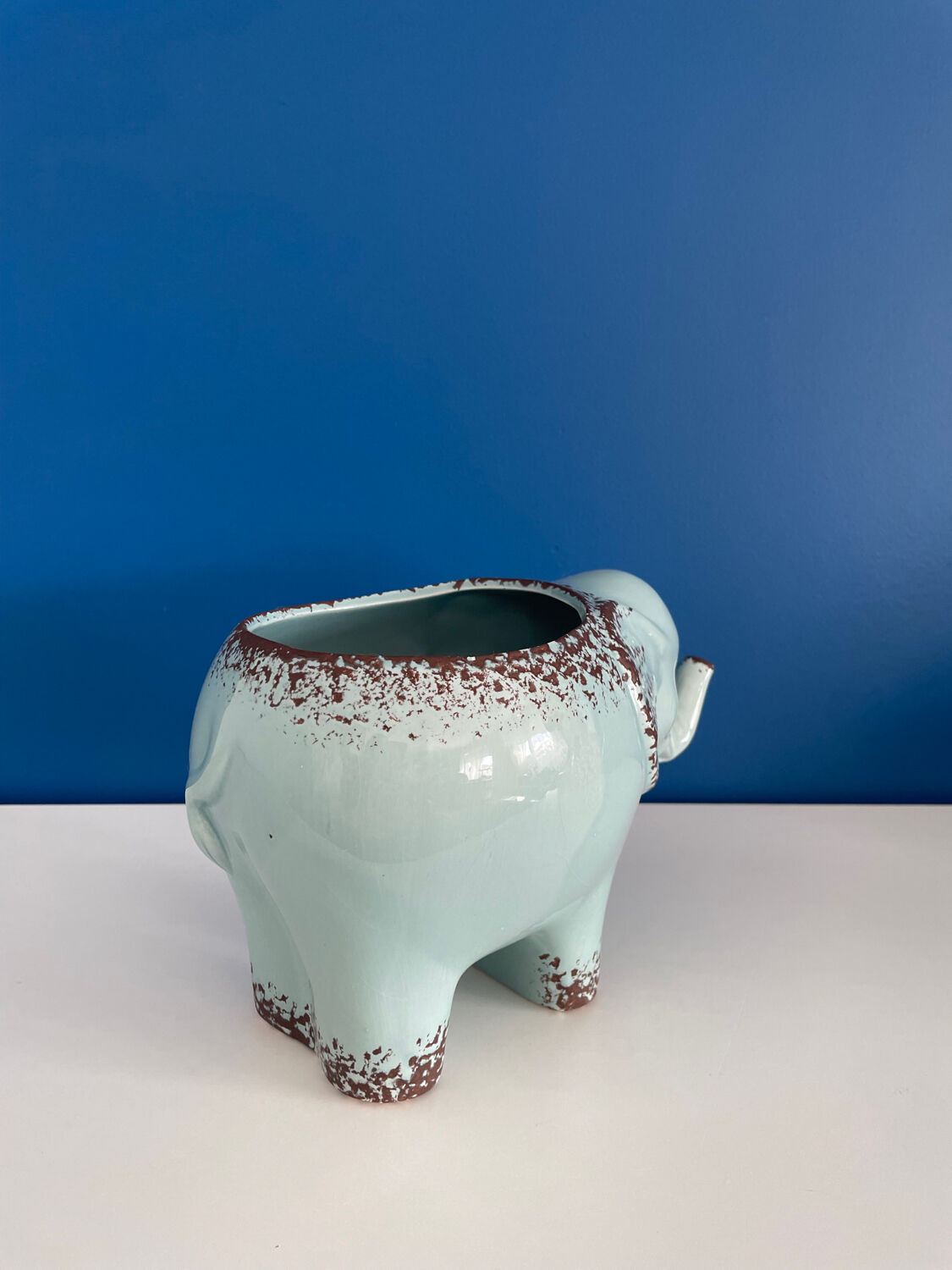 Enamelled elephant pot cover