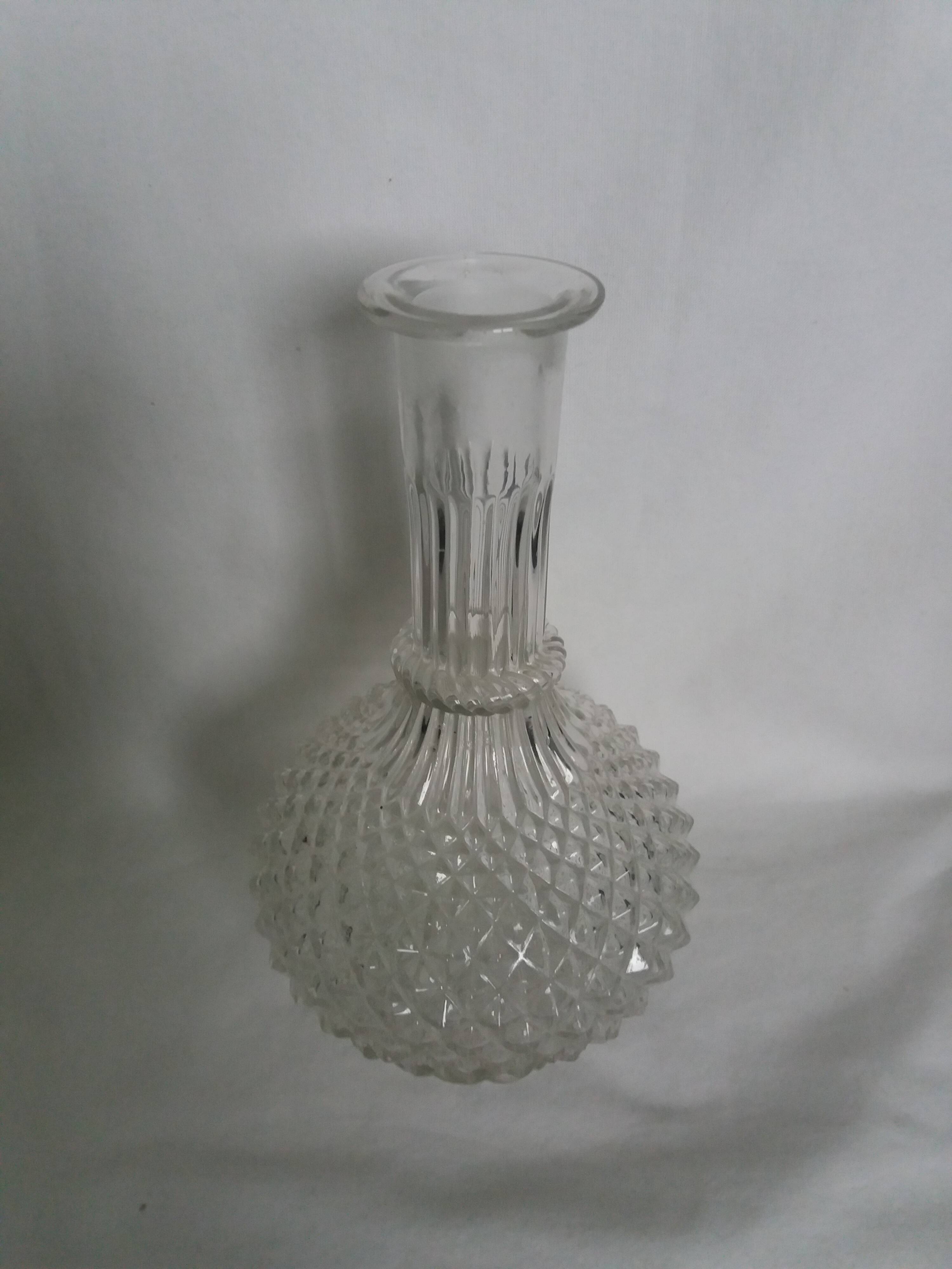 Glass carafe vase with pineapple diamond point decoration