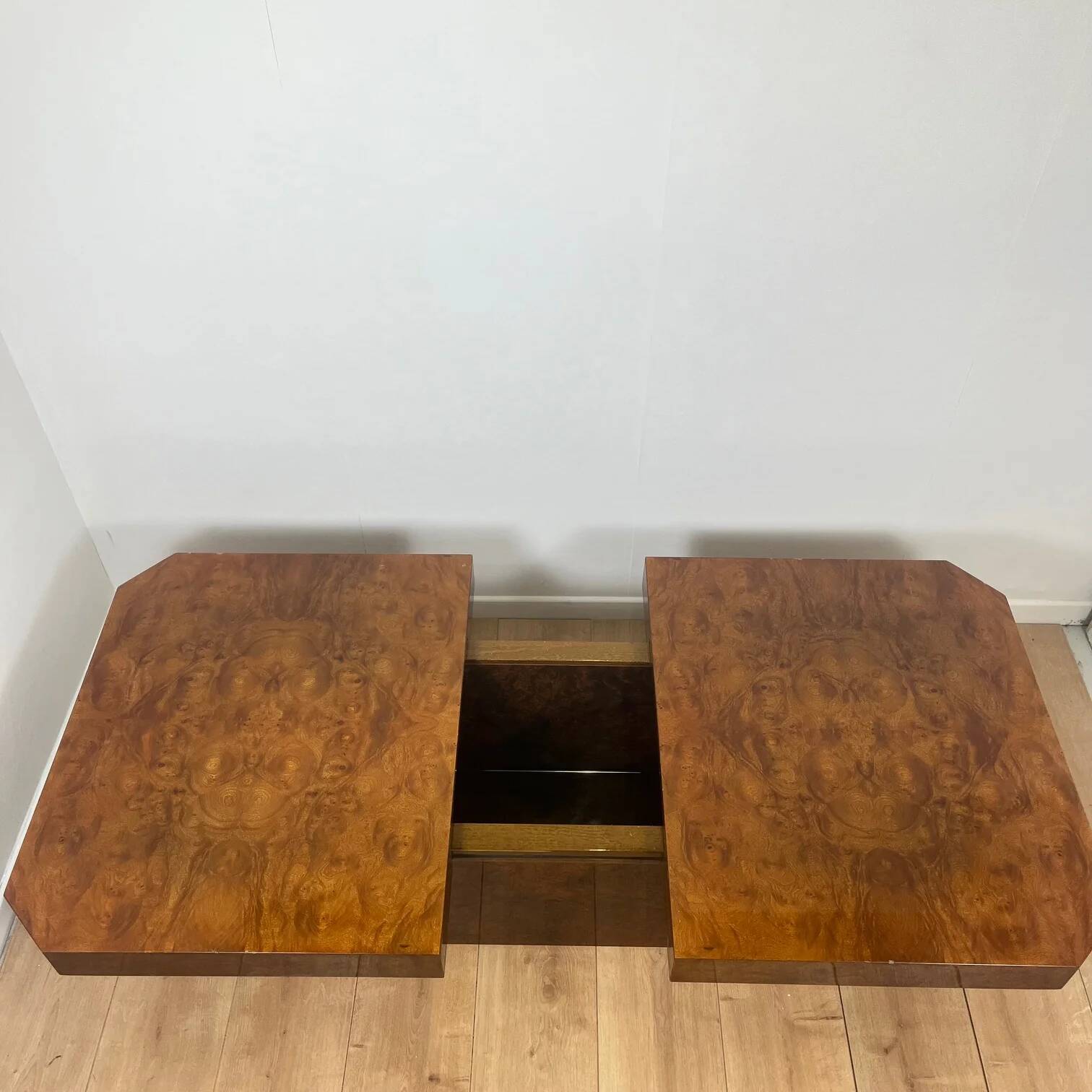 Art Deco coffee table in burl wood – 1930s/1940s