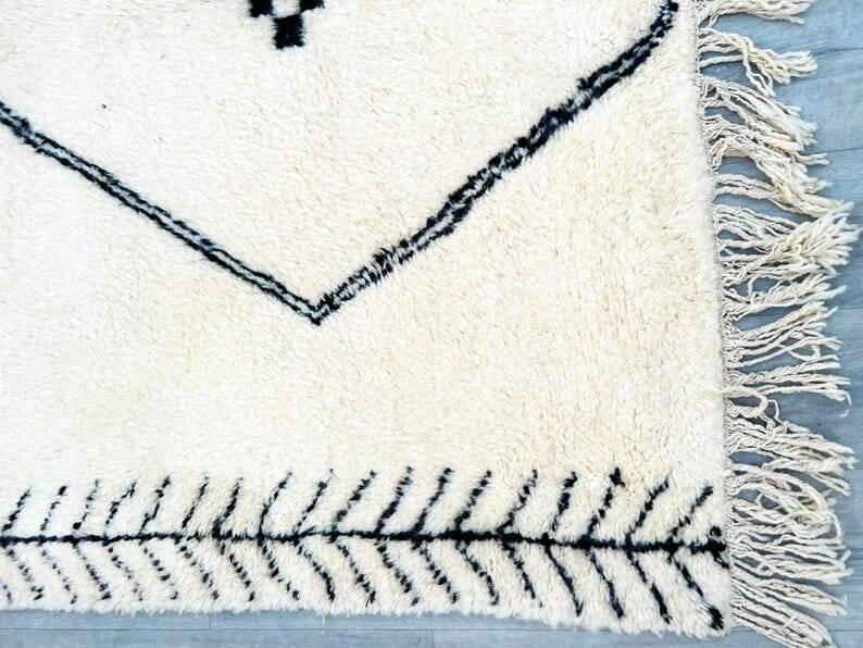 Tapis azilal Tissé main traditionnelle taille 150 x 250 cm
