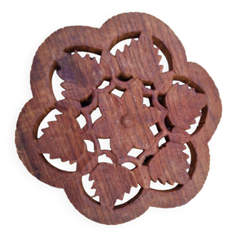 Pretty wooden trivet 20.5 cm in diameter
