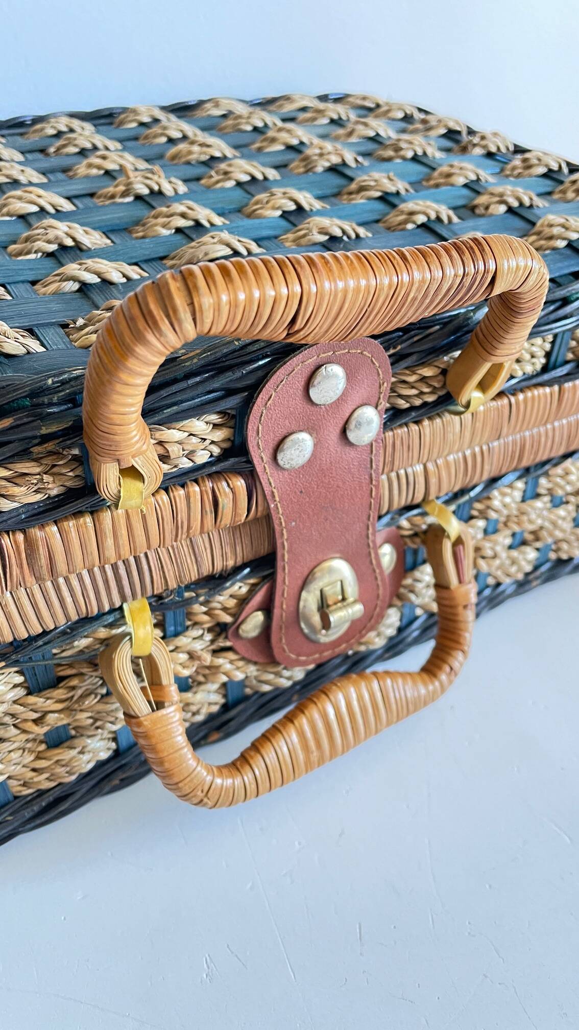 Set of 2 vintage rattan and rope baskets