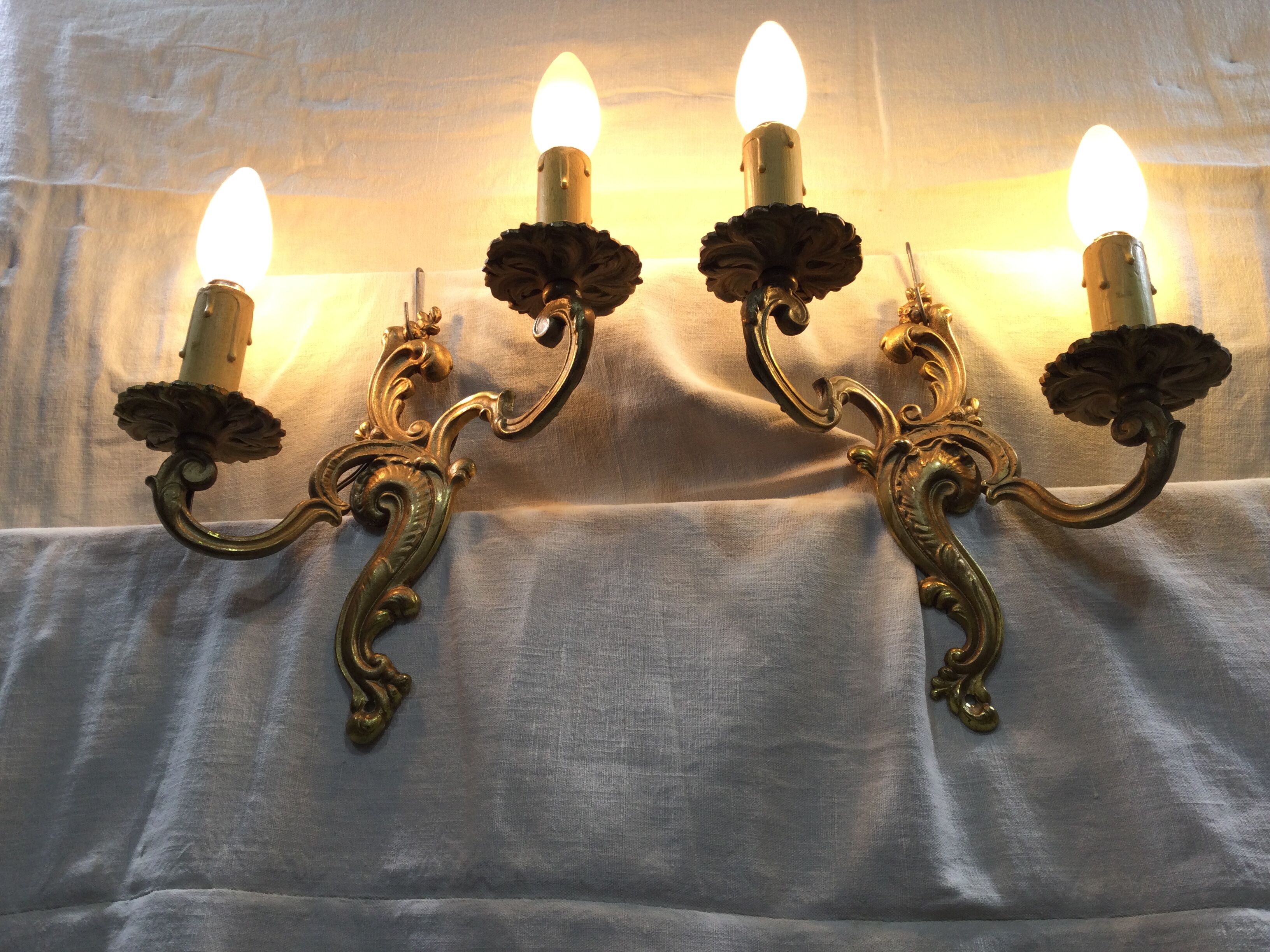 Paire d'appliques en bronze style Louis XV