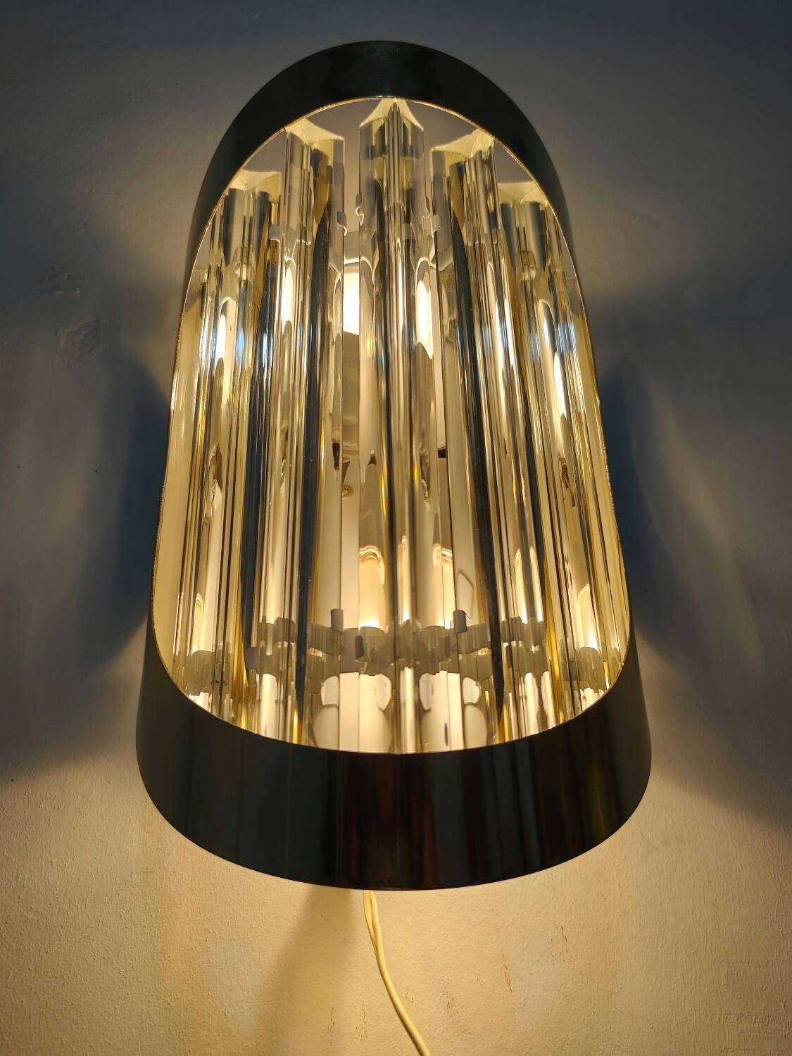 Aplique de pared de cristales. Italia, 1980s.