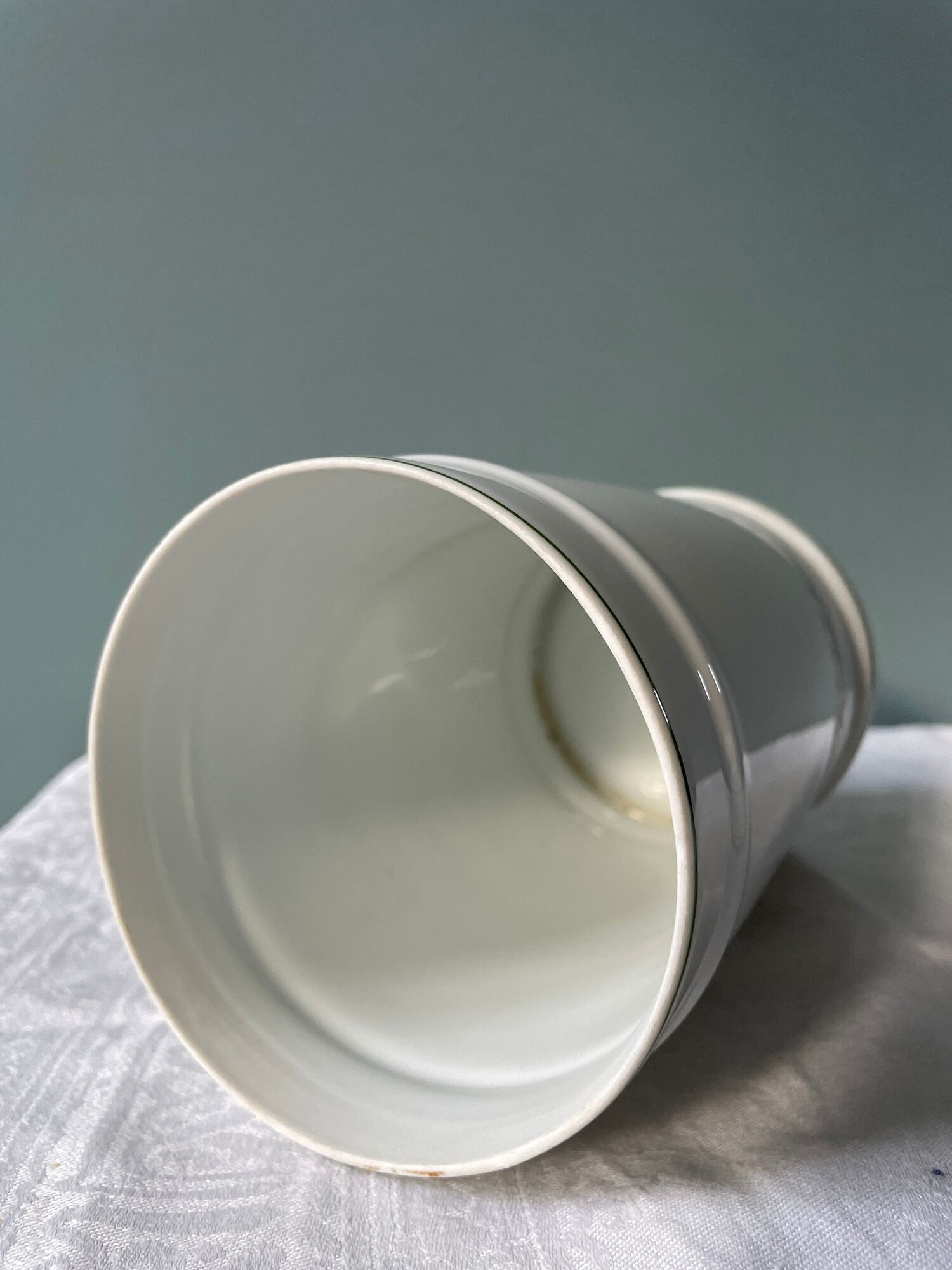Medicine jar "Pervinca" in Limoges porcelain France