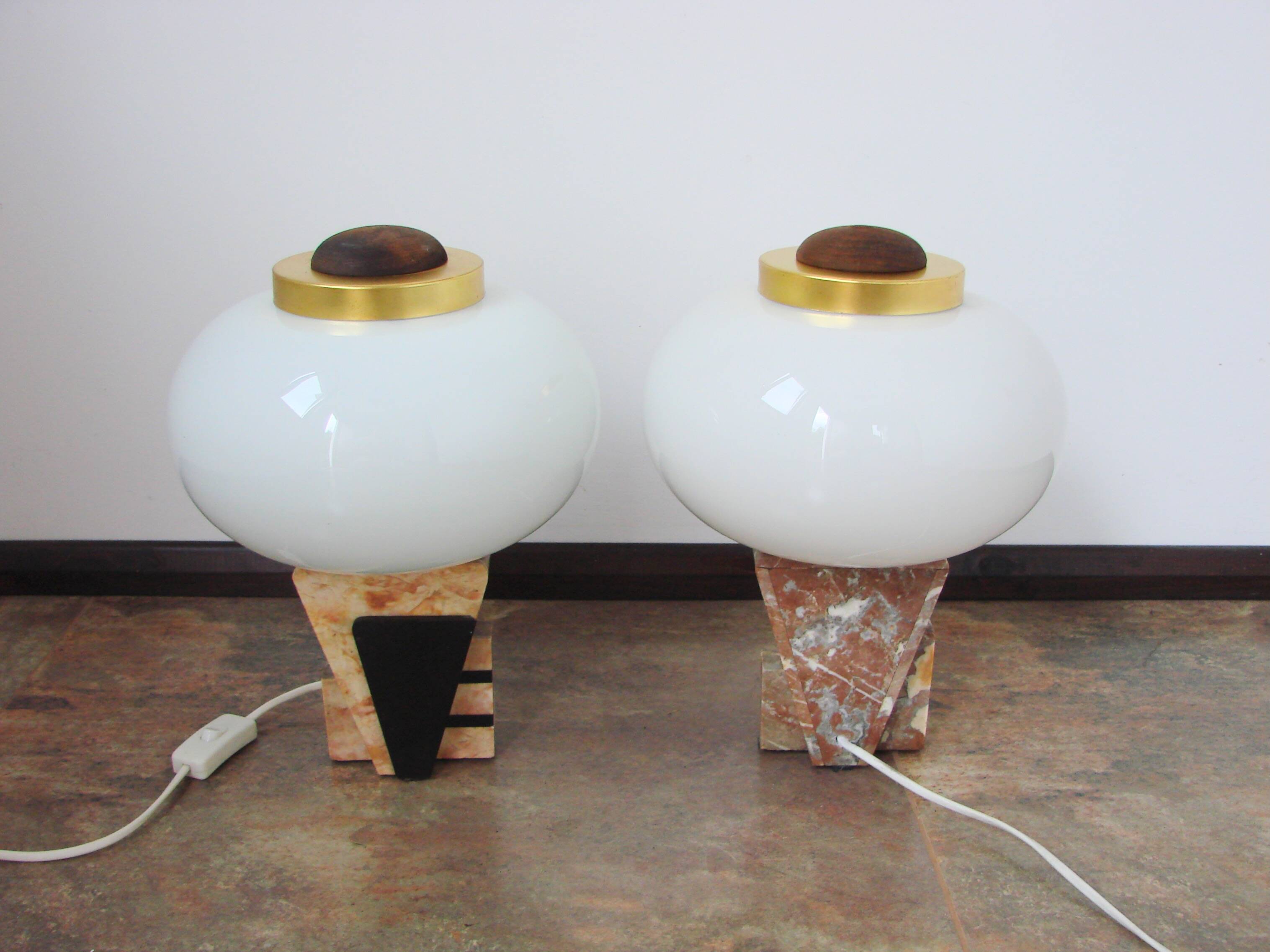 Une paire de lampes de table de style Art Déco, années 1950.