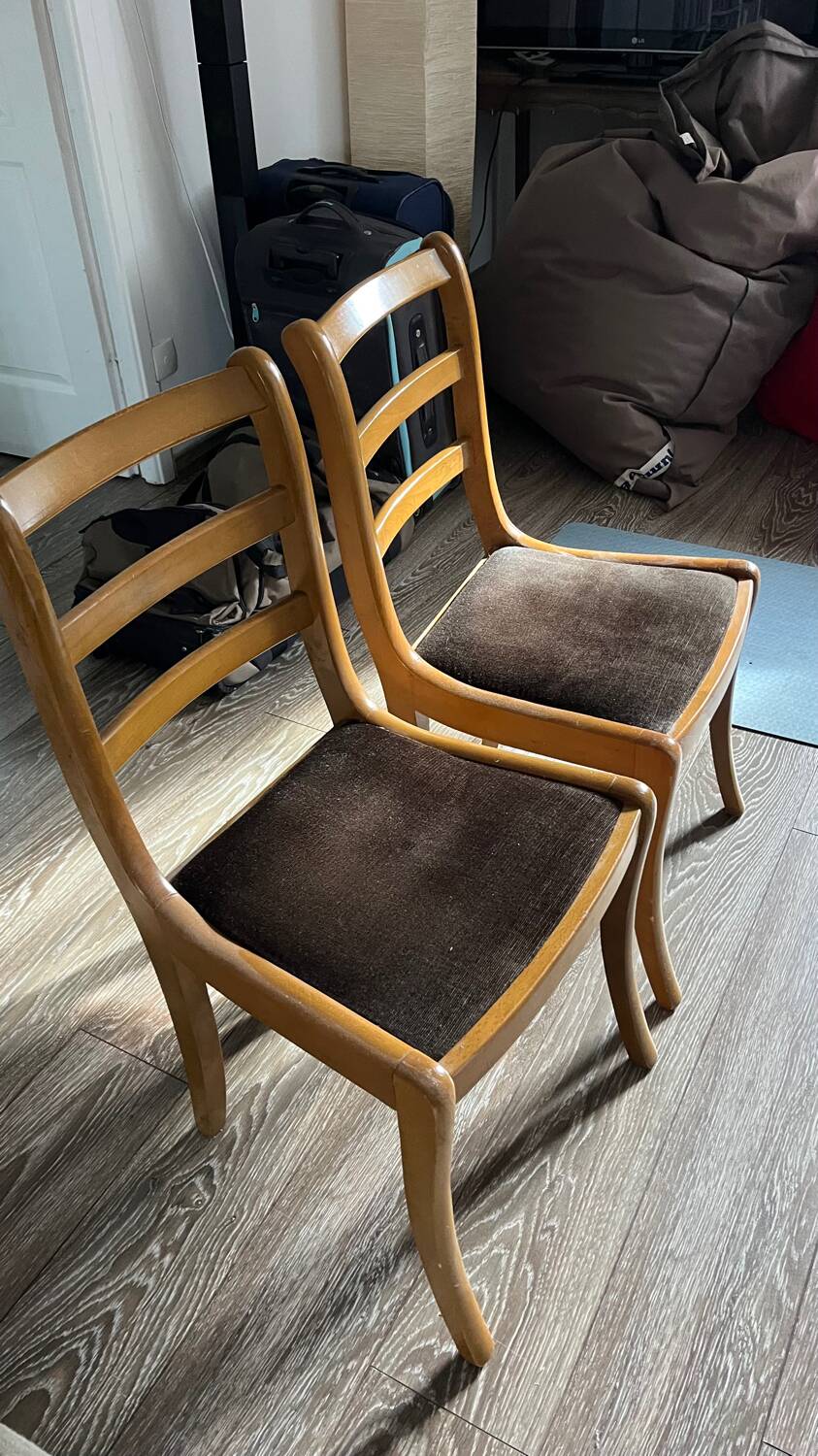 Set of 2 vintage 1950s solid wood chairs – Scandinavian style