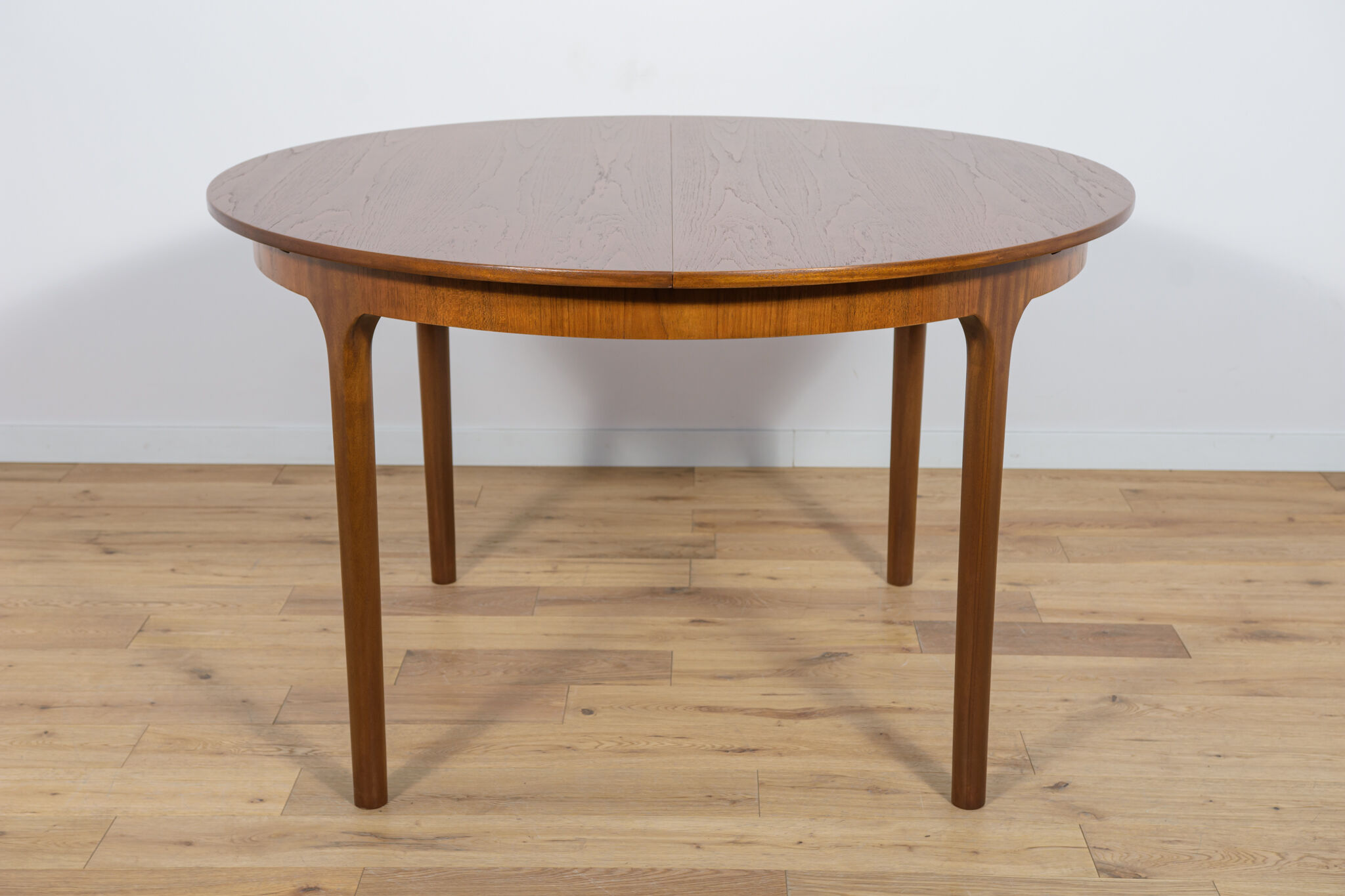 Mid Century Round Extendable Dining Table from McIntosh, 1960s