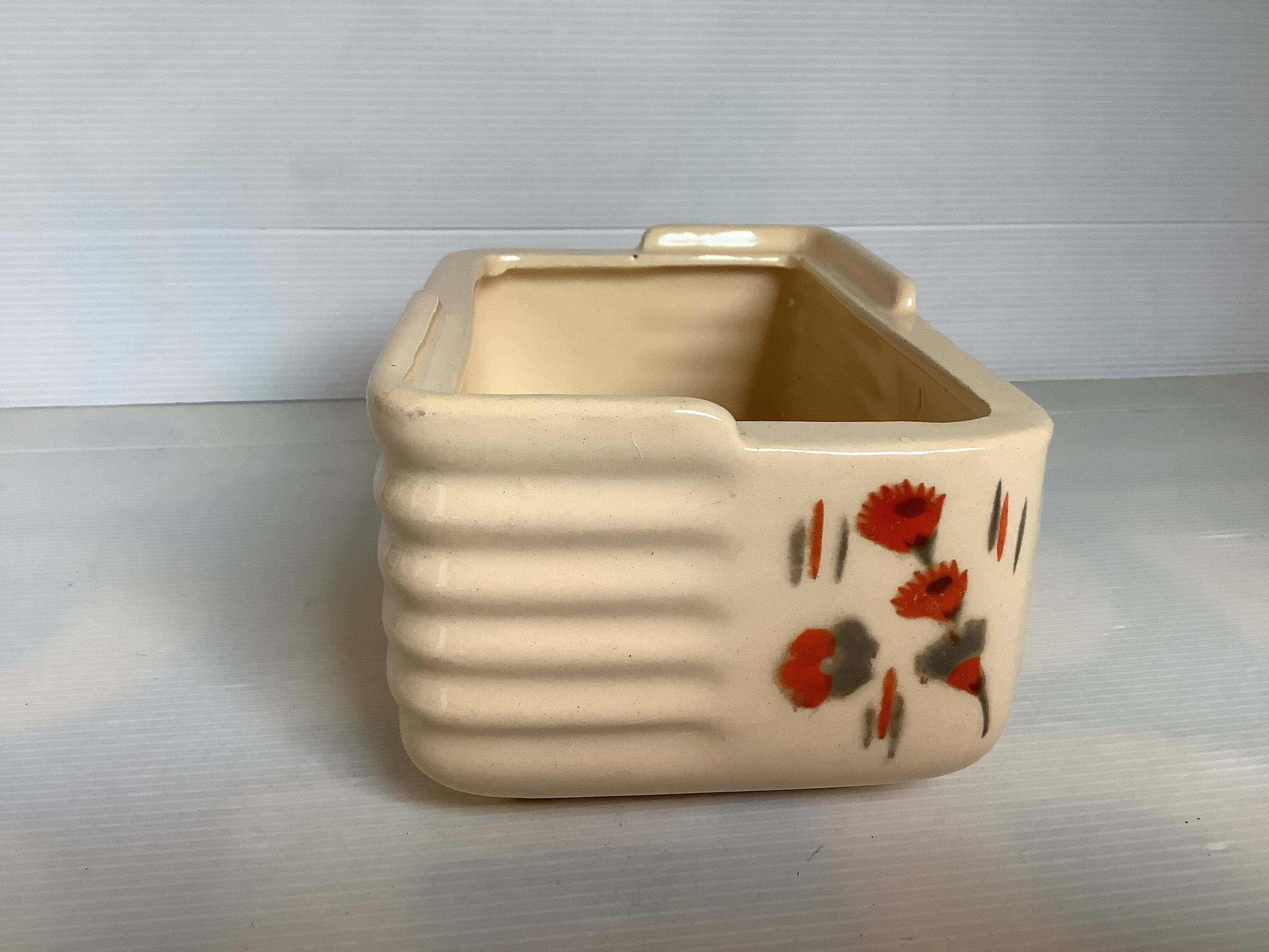 Art Deco planter with stencilled flower motif