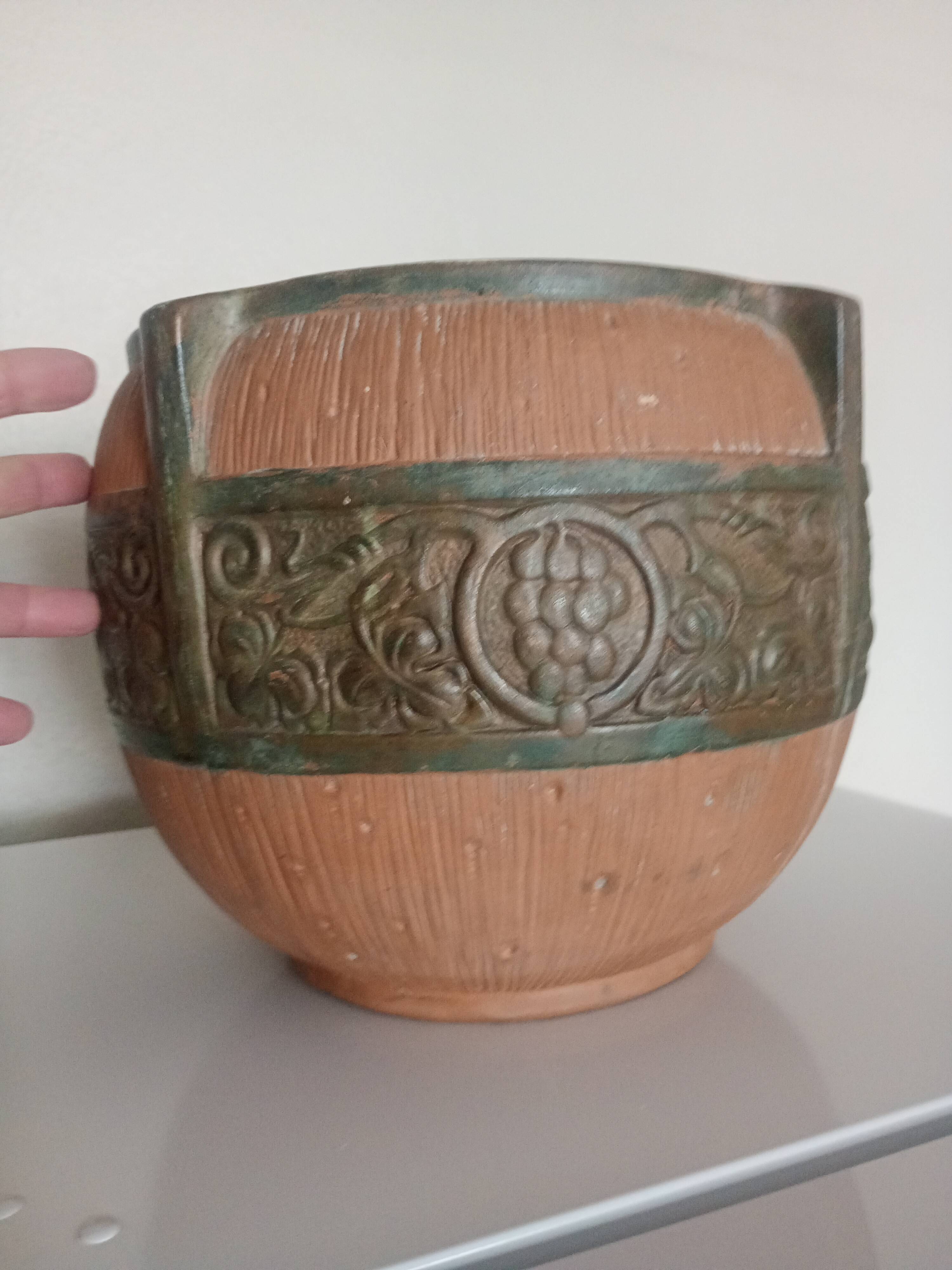 CLANTA ENGLAND - Cache-pot or Planter with vine leaves - POTTERY