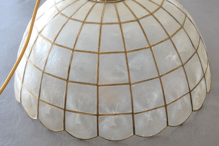 Mother-of-pearl and brass suspension