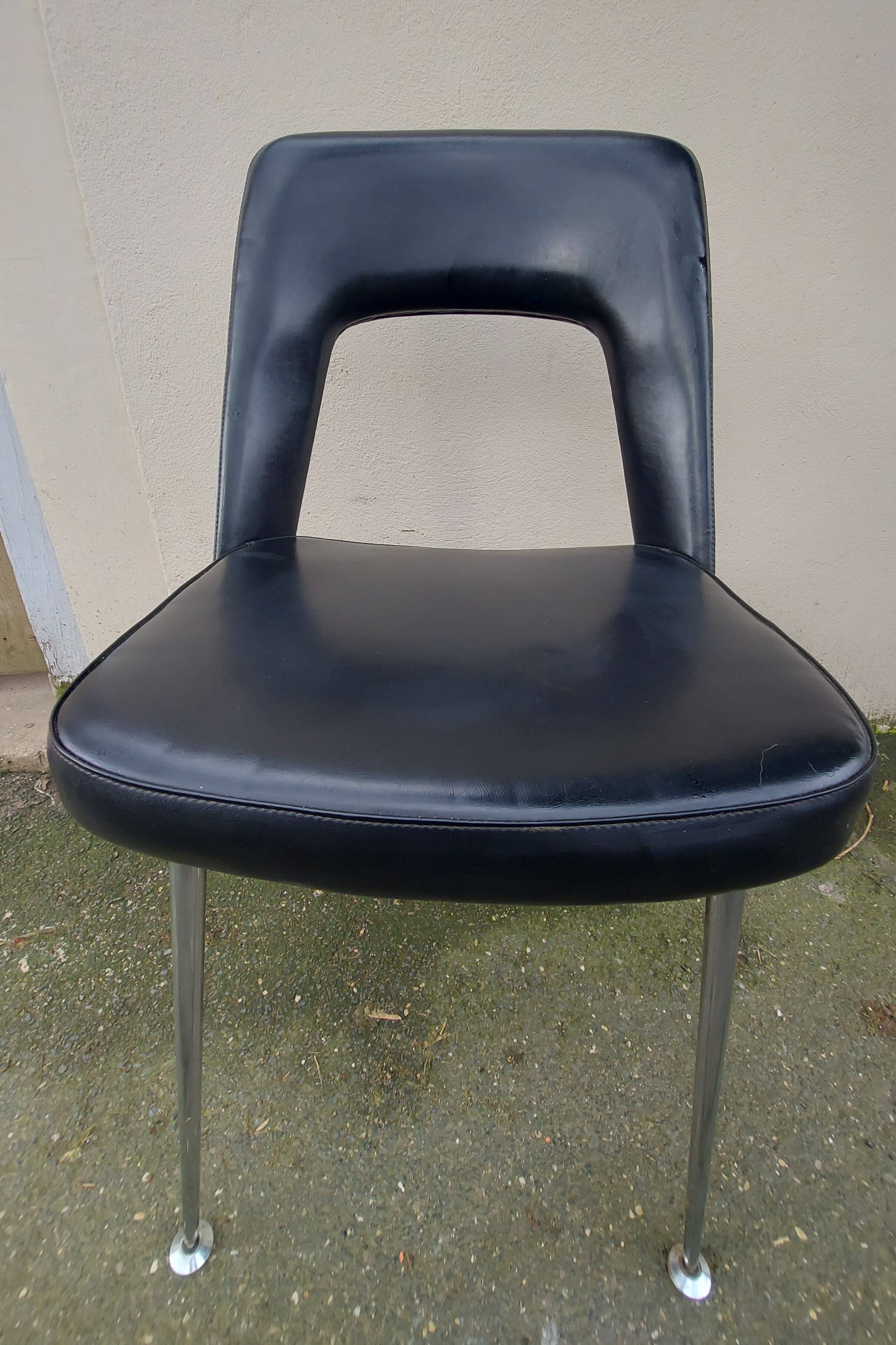1 chaise noire 1960/70