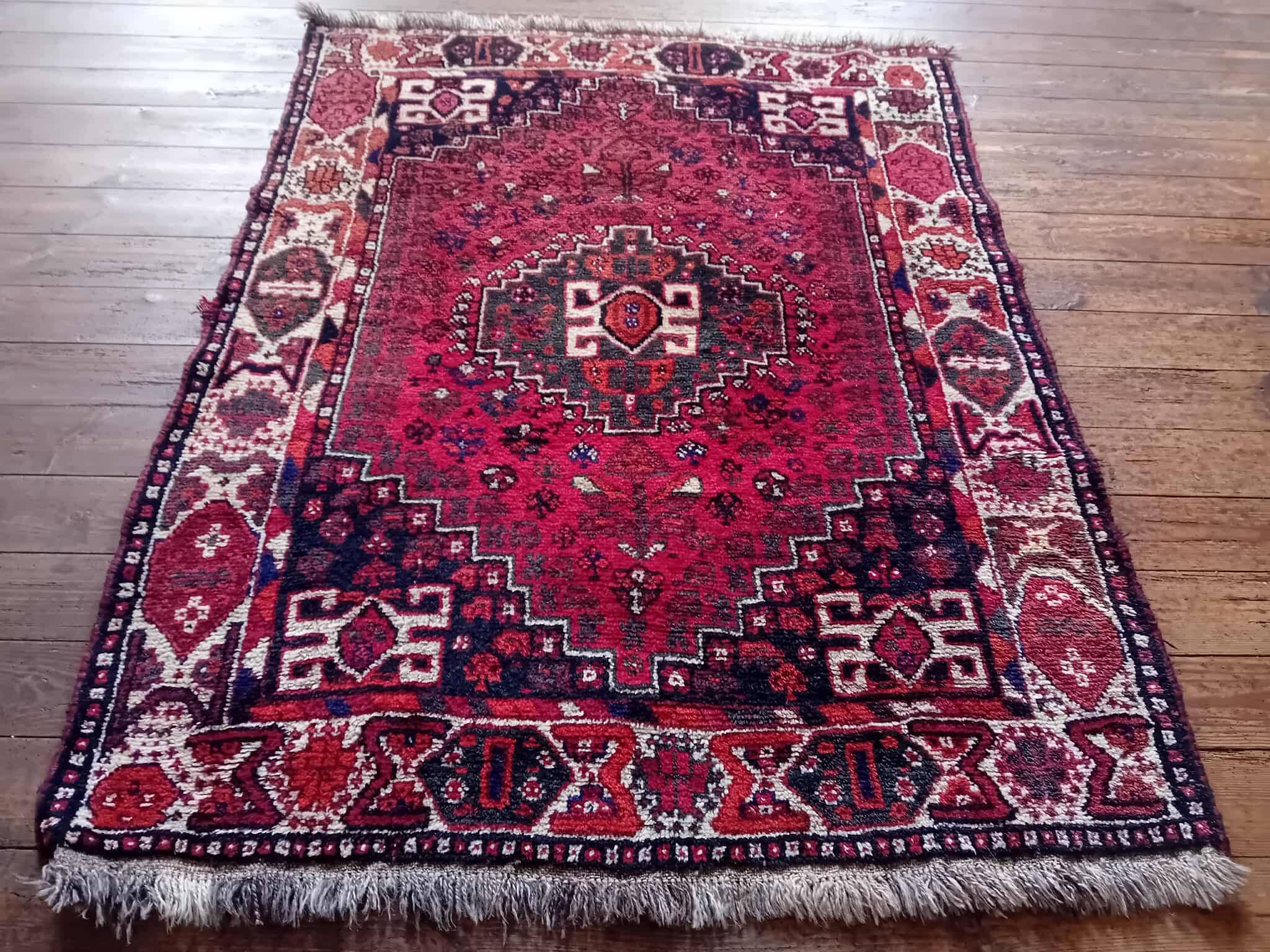 Handmade Persian Shiraz Rug 155x114cm