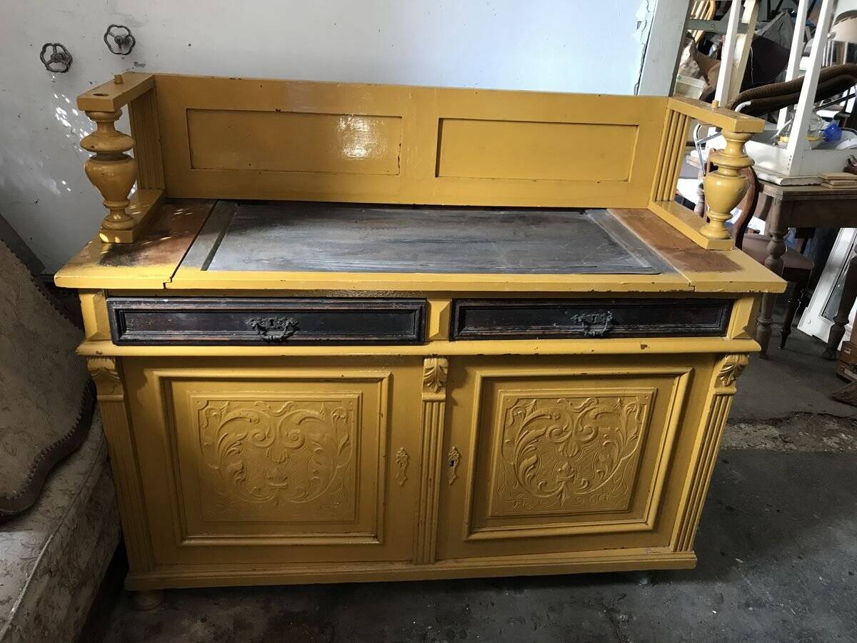 Armoire en pin peinte ocre jaune paille - meuble d'époque 1890-1919, style antique
