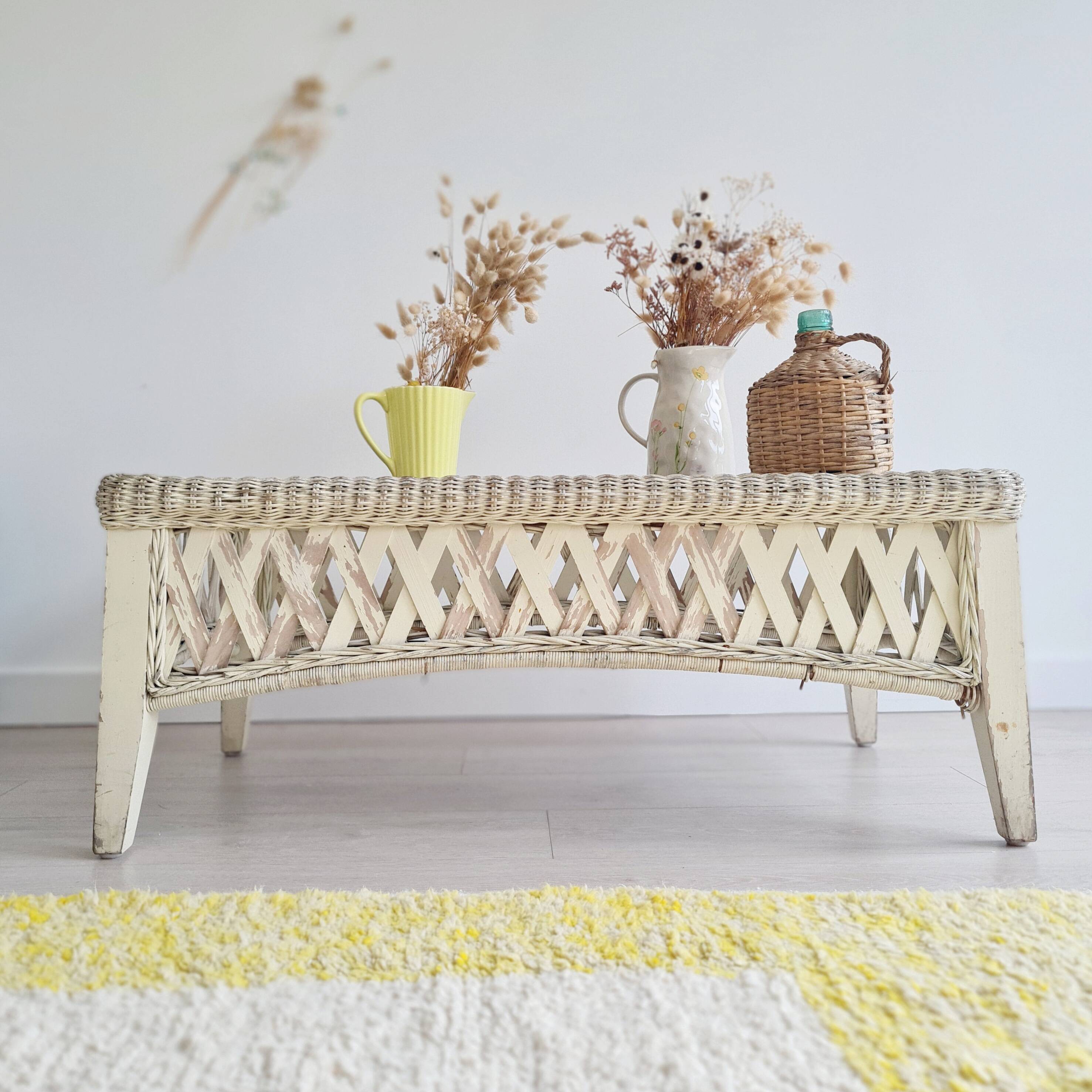 Table basse rotin blanc patiné plateau verre