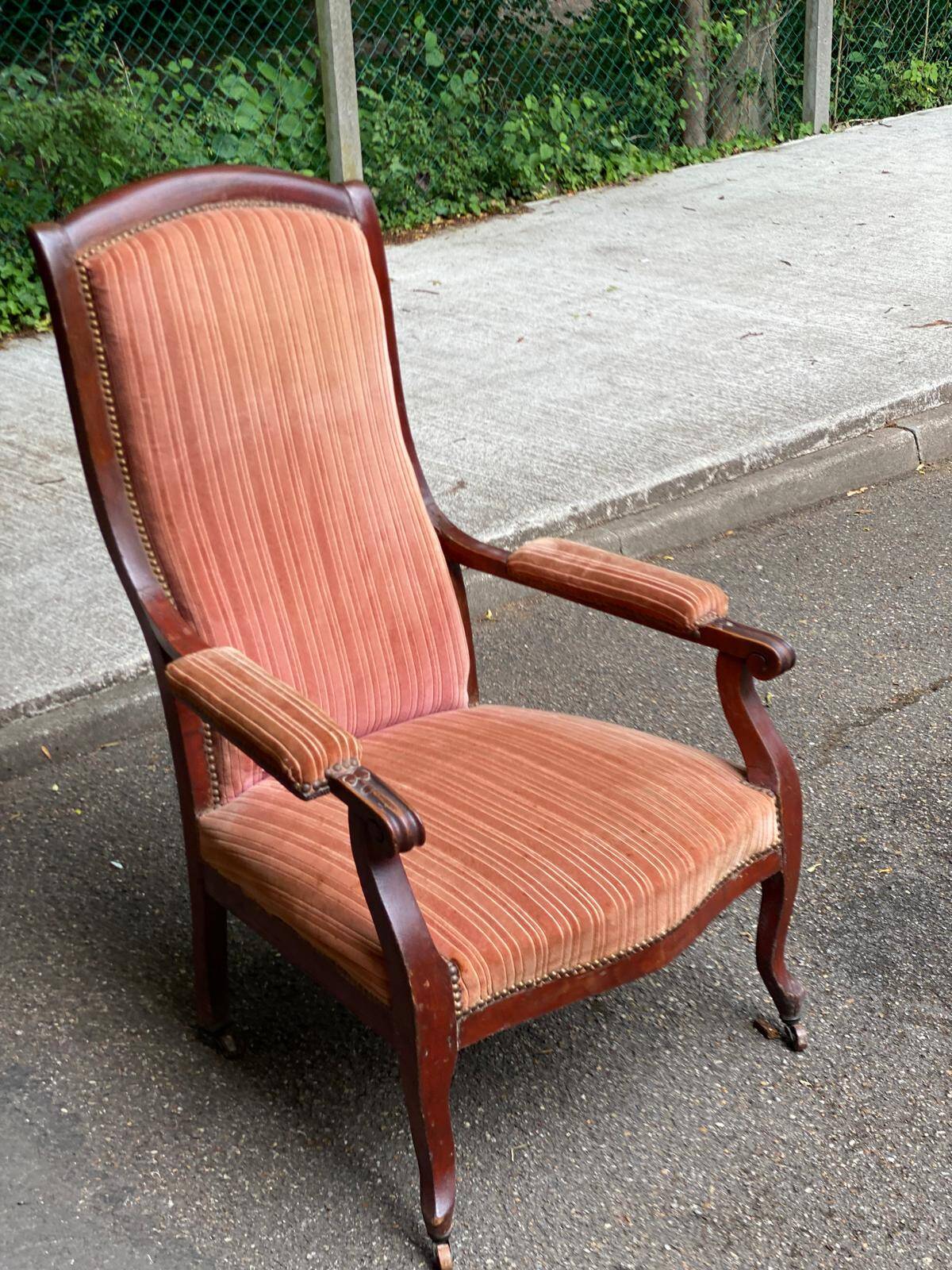 Louis Philippe Voltaire armchair from the 19th century in solid mahogany.