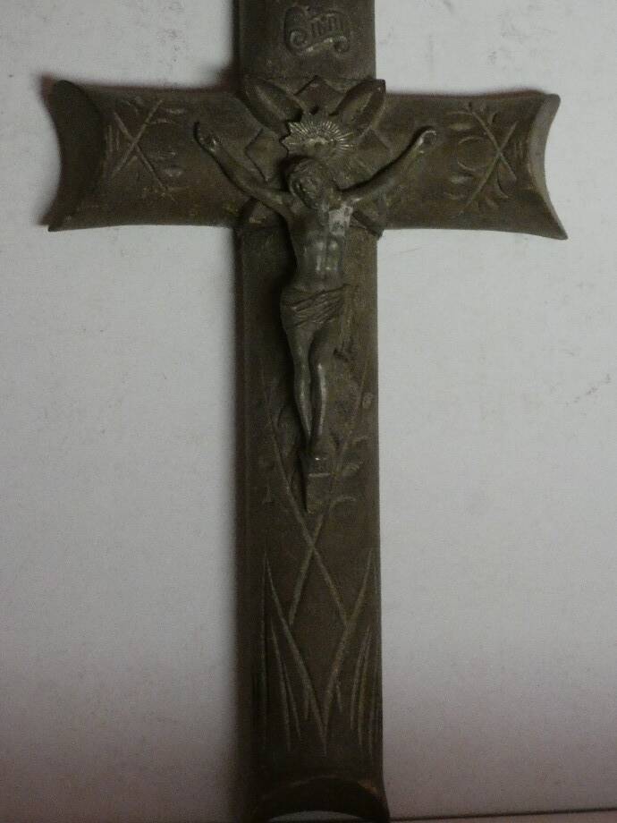 Crucifix mural en bois