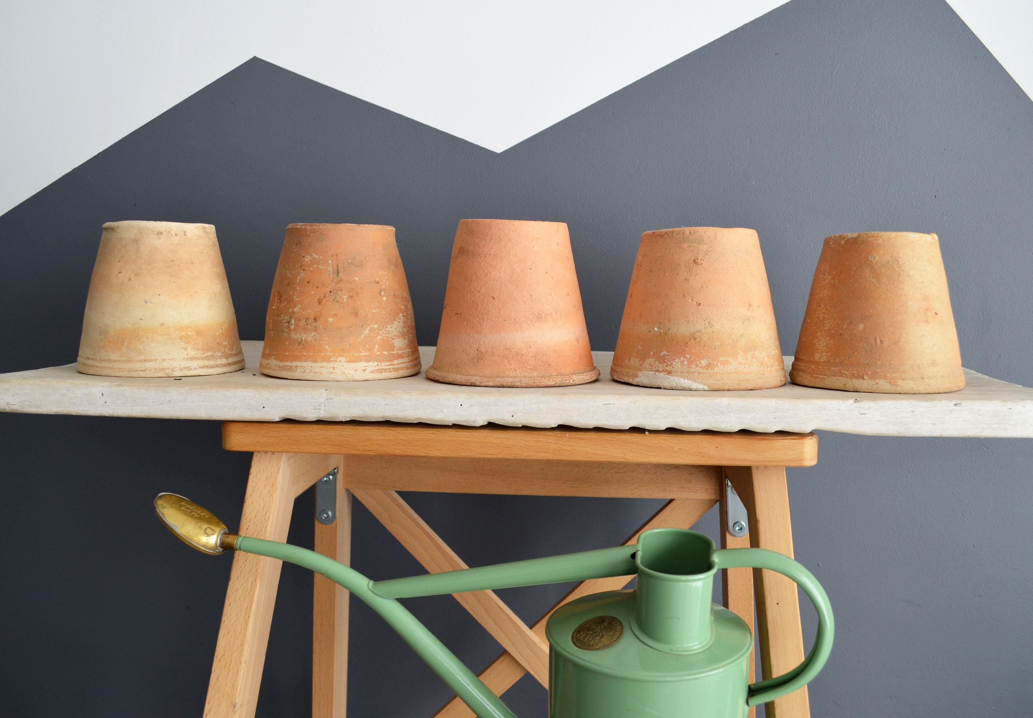 5 old terracotta pots