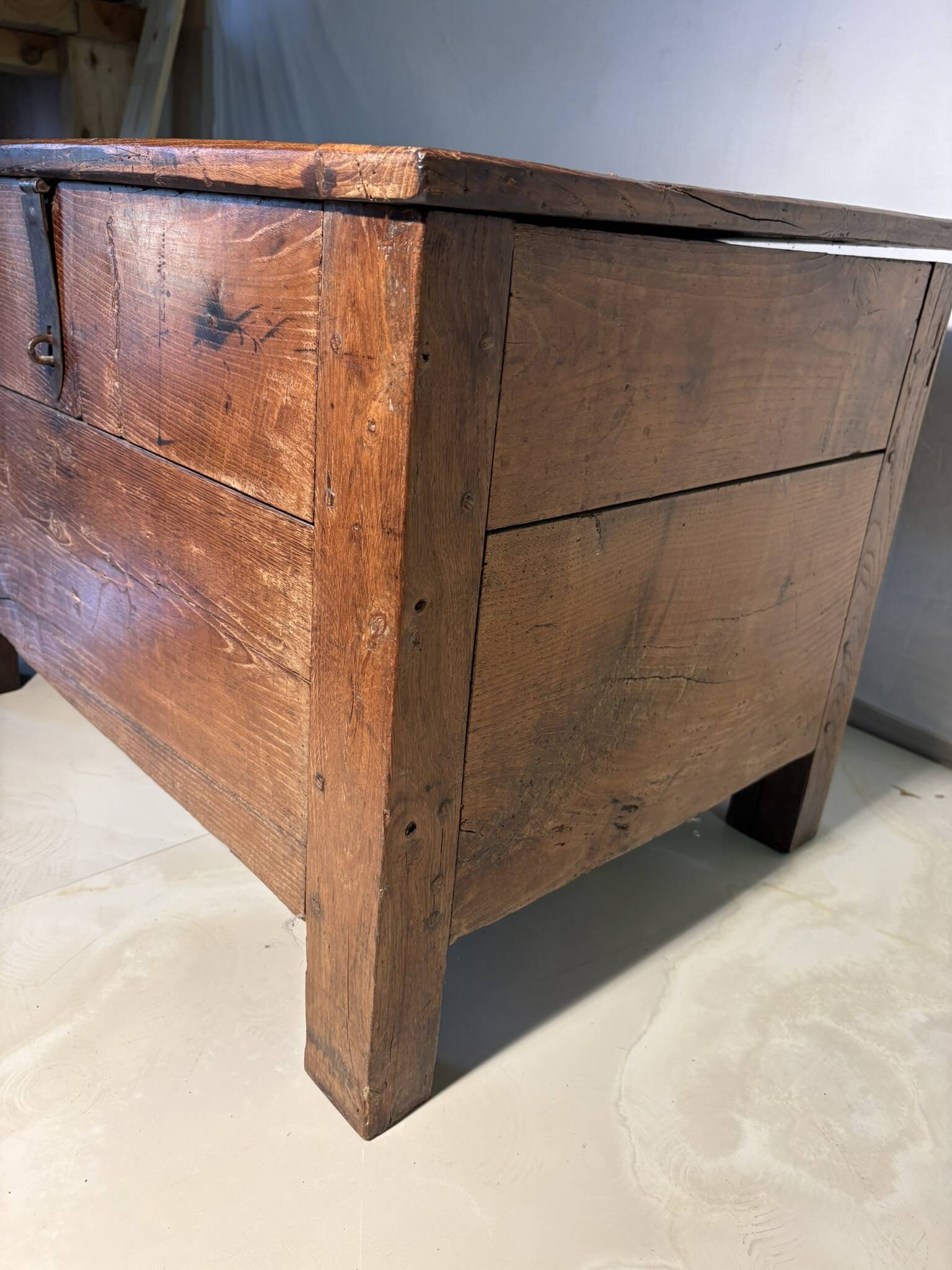 Rustic chest in old wood, original fittings
