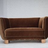 Canapé courbé danois 2 places des années 1960, en velours d'ameublement marron.