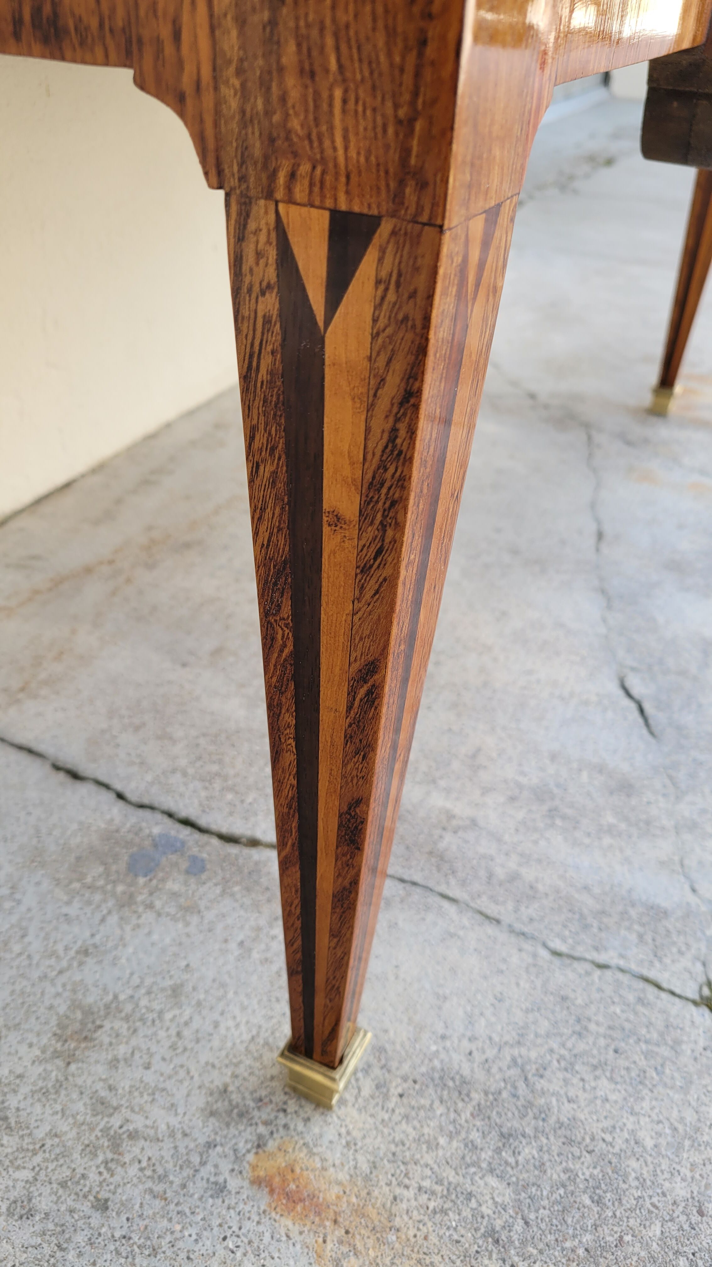 Louis XVI jumping chest of drawers in marquetry 19th
