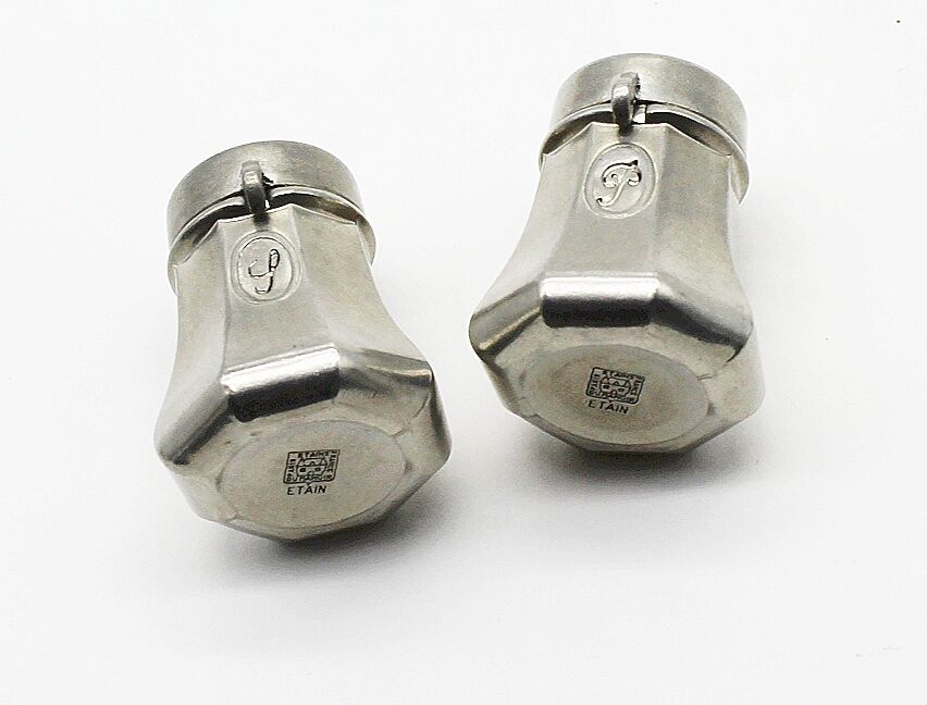 Salt and pepper-courting paris mansion