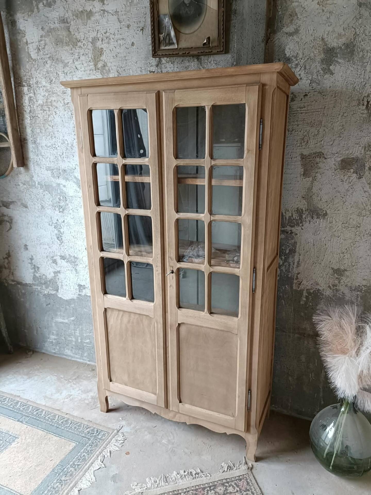 Parisian display cabinet