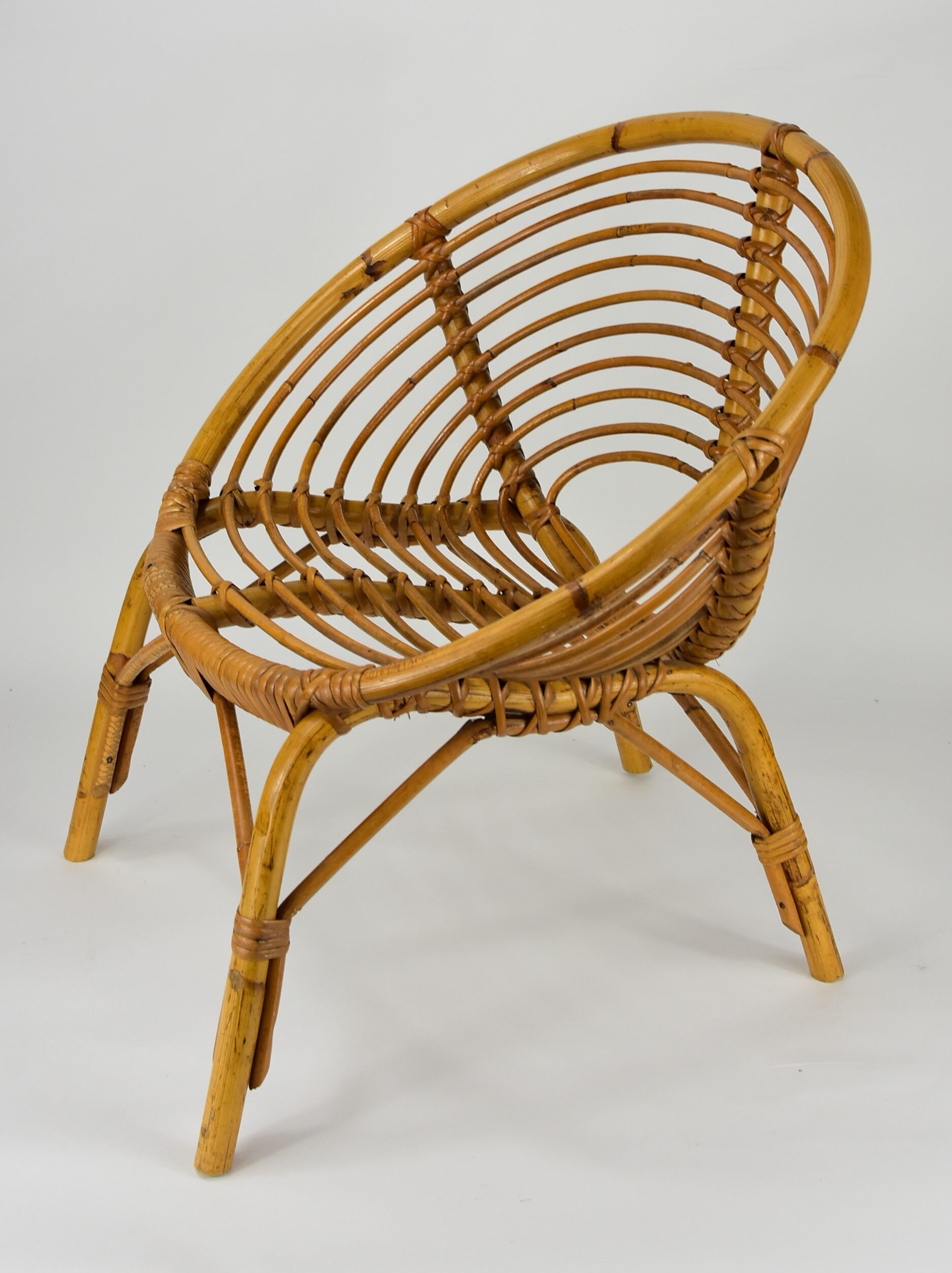 Fauteuil rotin vintage pour enfant