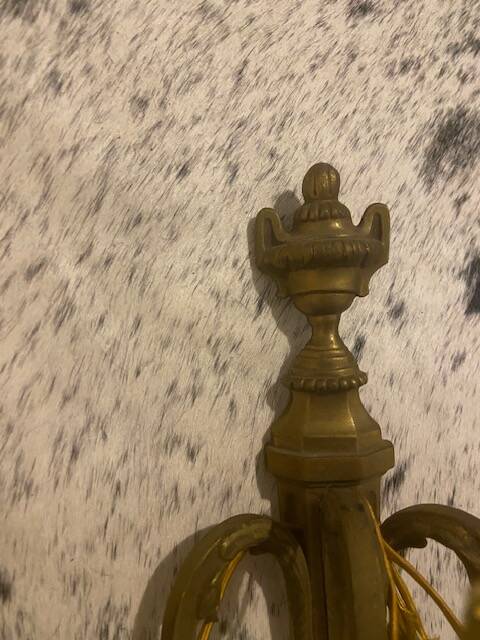 Pair of gilt and chiselled bronze wall lights with 3 lights - Louis XVI style