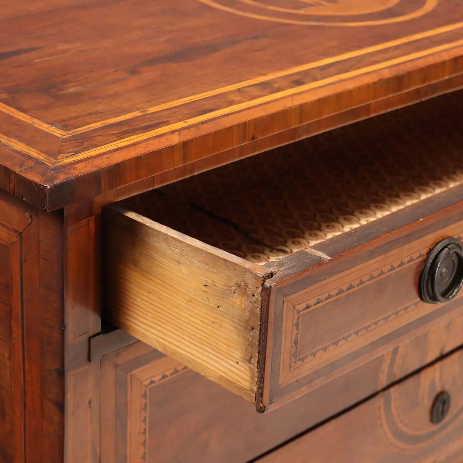Antique neoclassical cherry wood commode, Italy, 18th century.